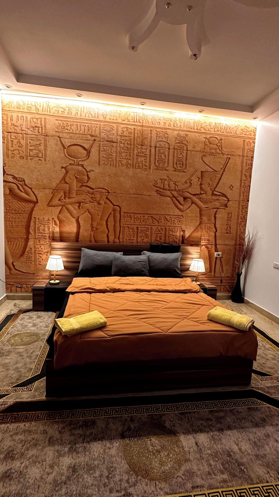 Varios Pyramids Gold Sand INN