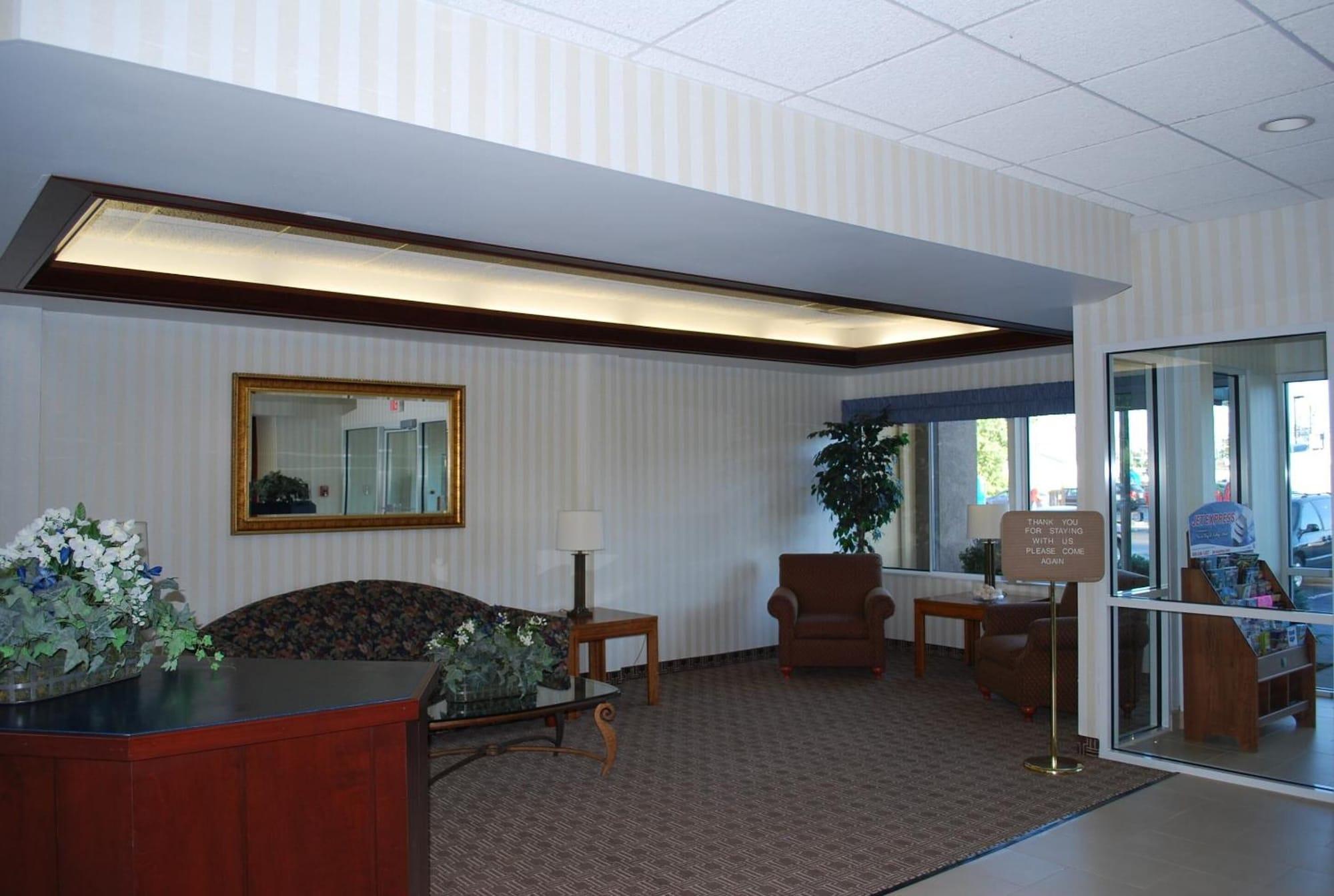 Vista Lobby Clinton Inn And Suites