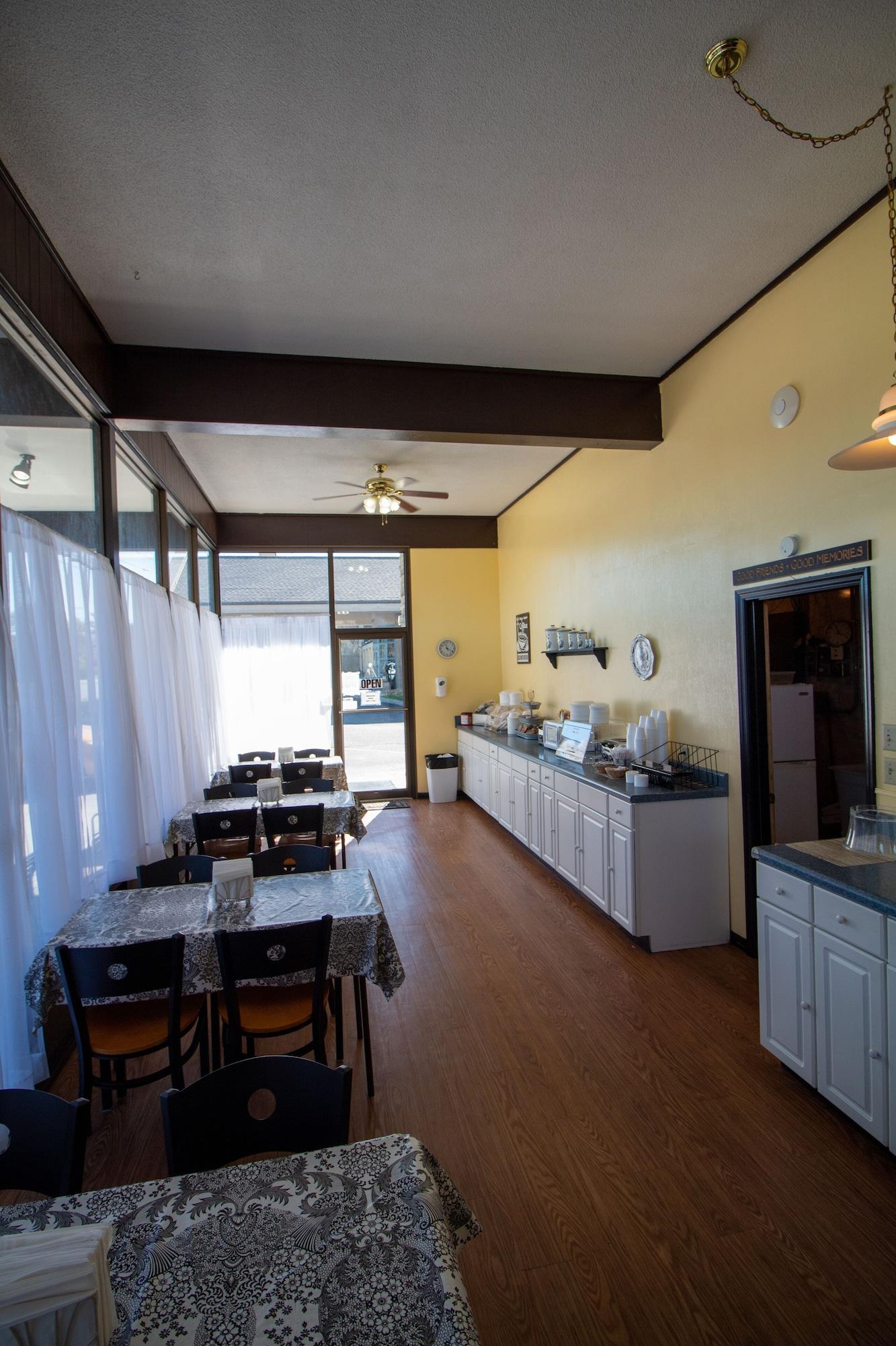 Restaurant Norma Dan Motel - Near Dolly Parton's Stampede Dinner Attraction