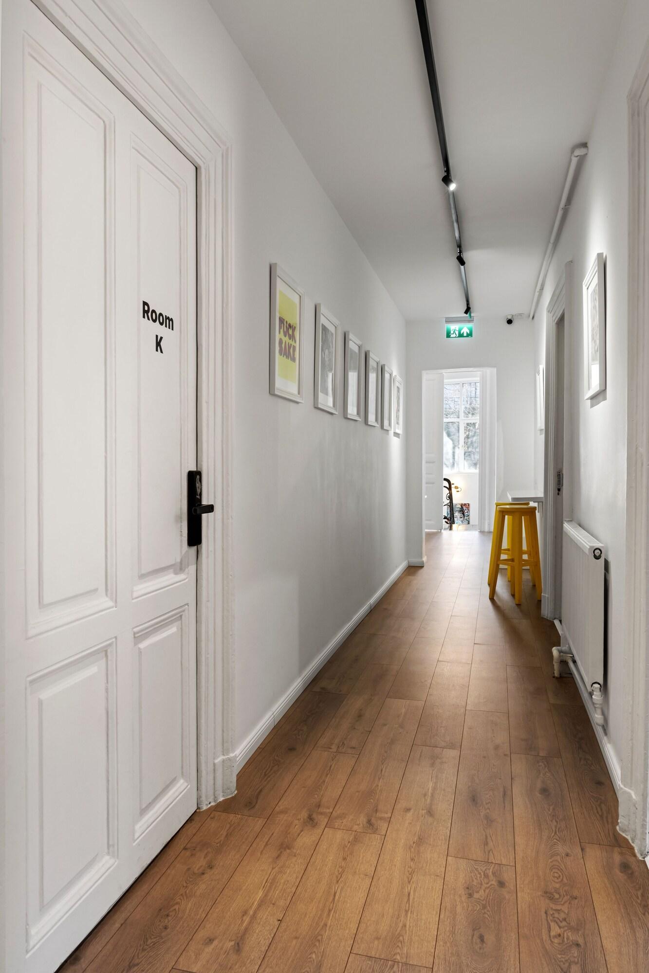 Varios Nest Boutique Hostel