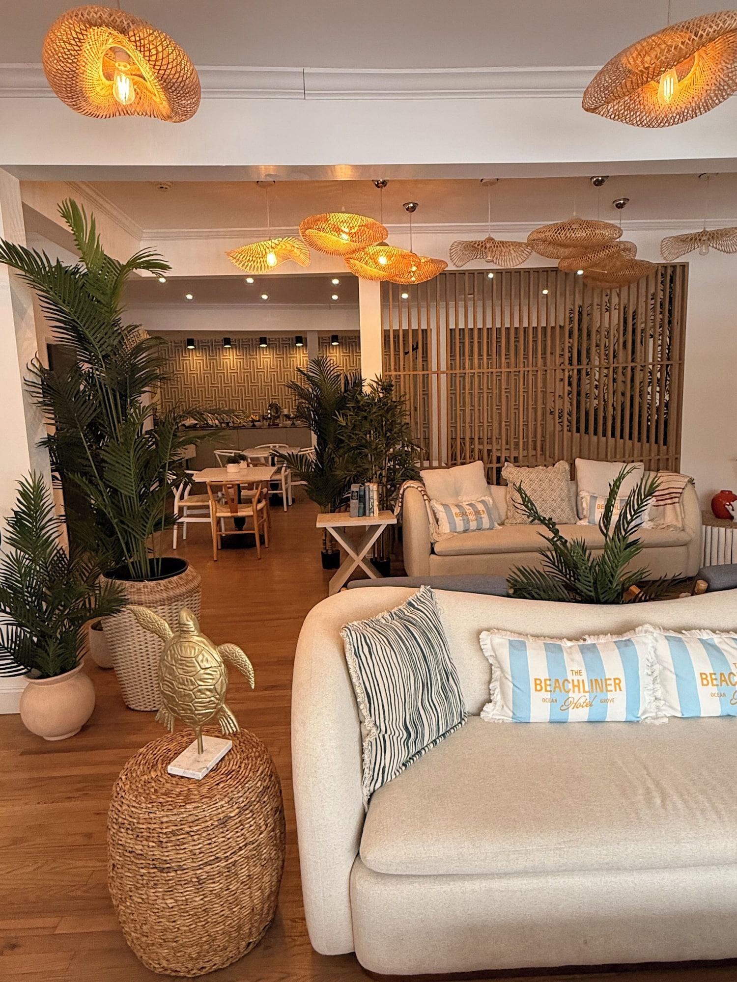 Varios Beachliner Hotel