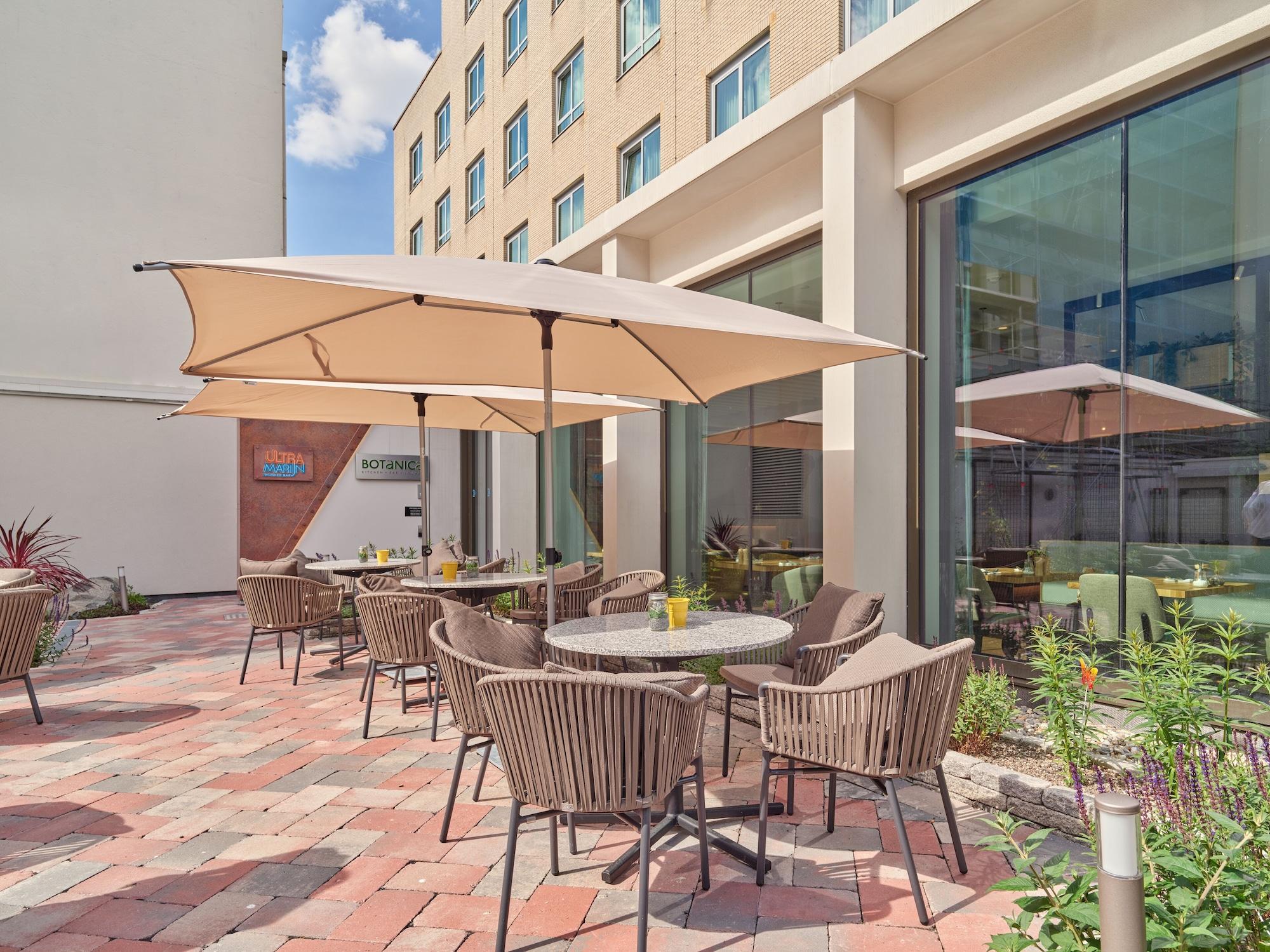 Vista Exterior voco The Hague by IHG