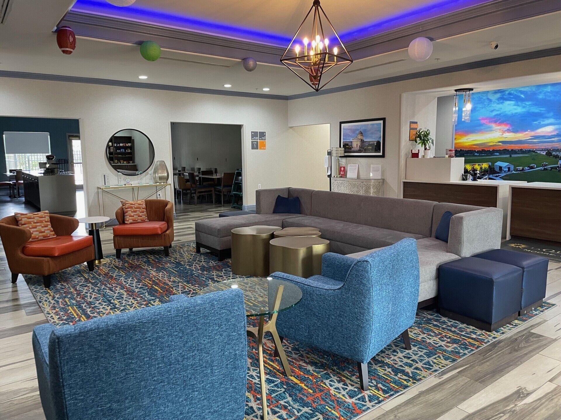 Vista Lobby La Quinta Inn & Suites by Wyndham Oklahoma City - Moore