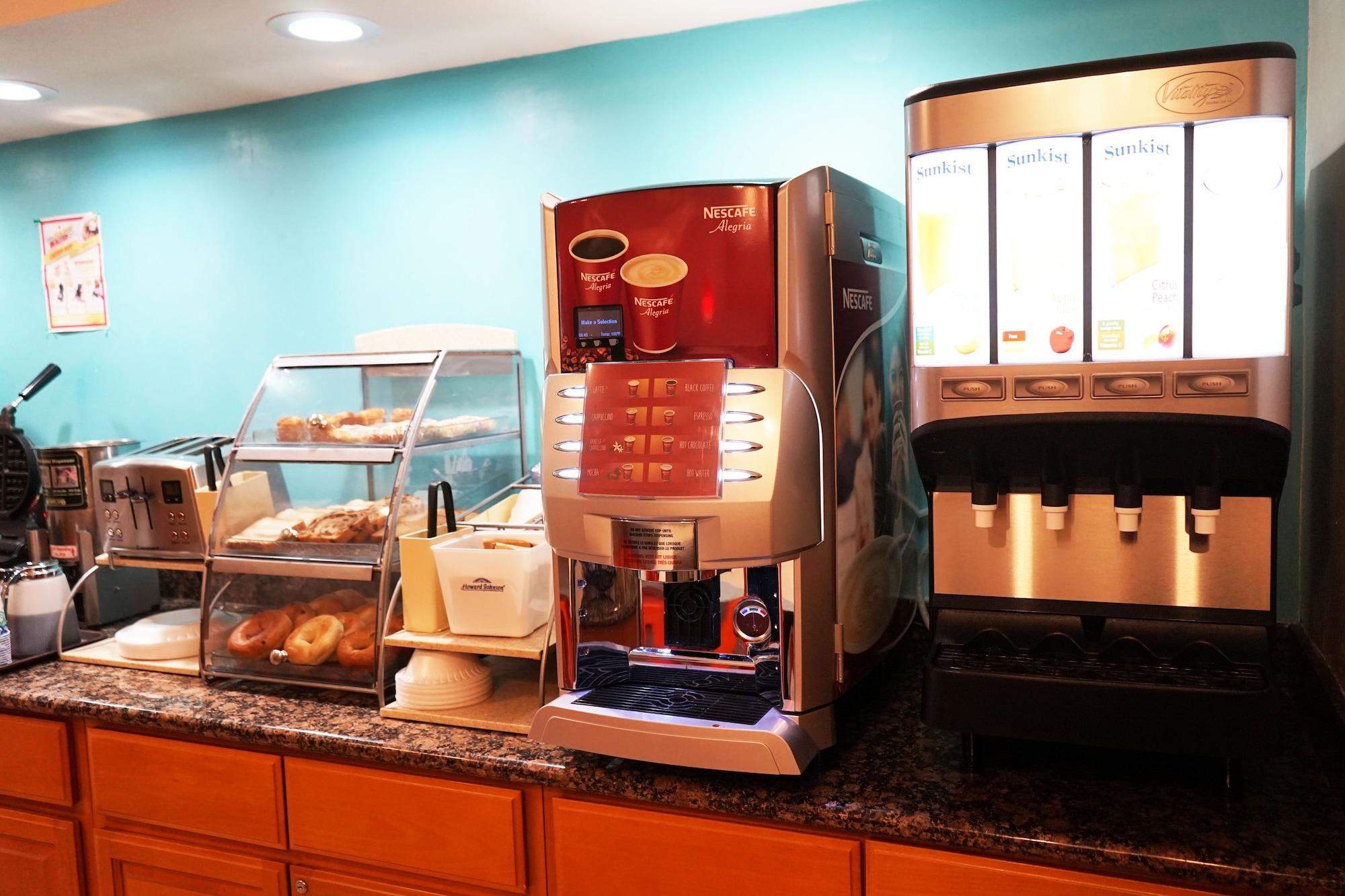 Restaurant Howard Johnson by Wyndham Salinas