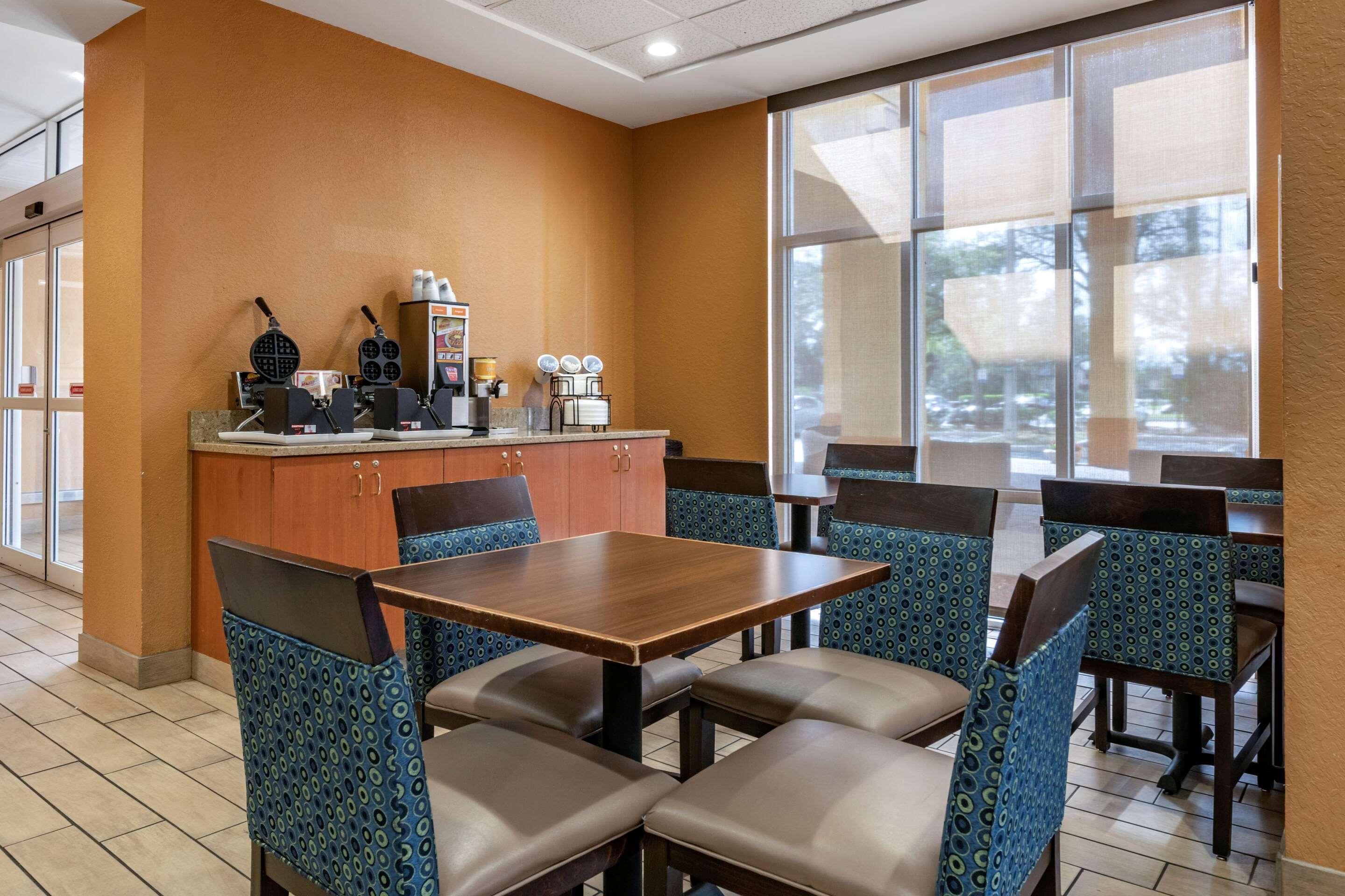 Restaurant Comfort Inn & Suites Orlando North