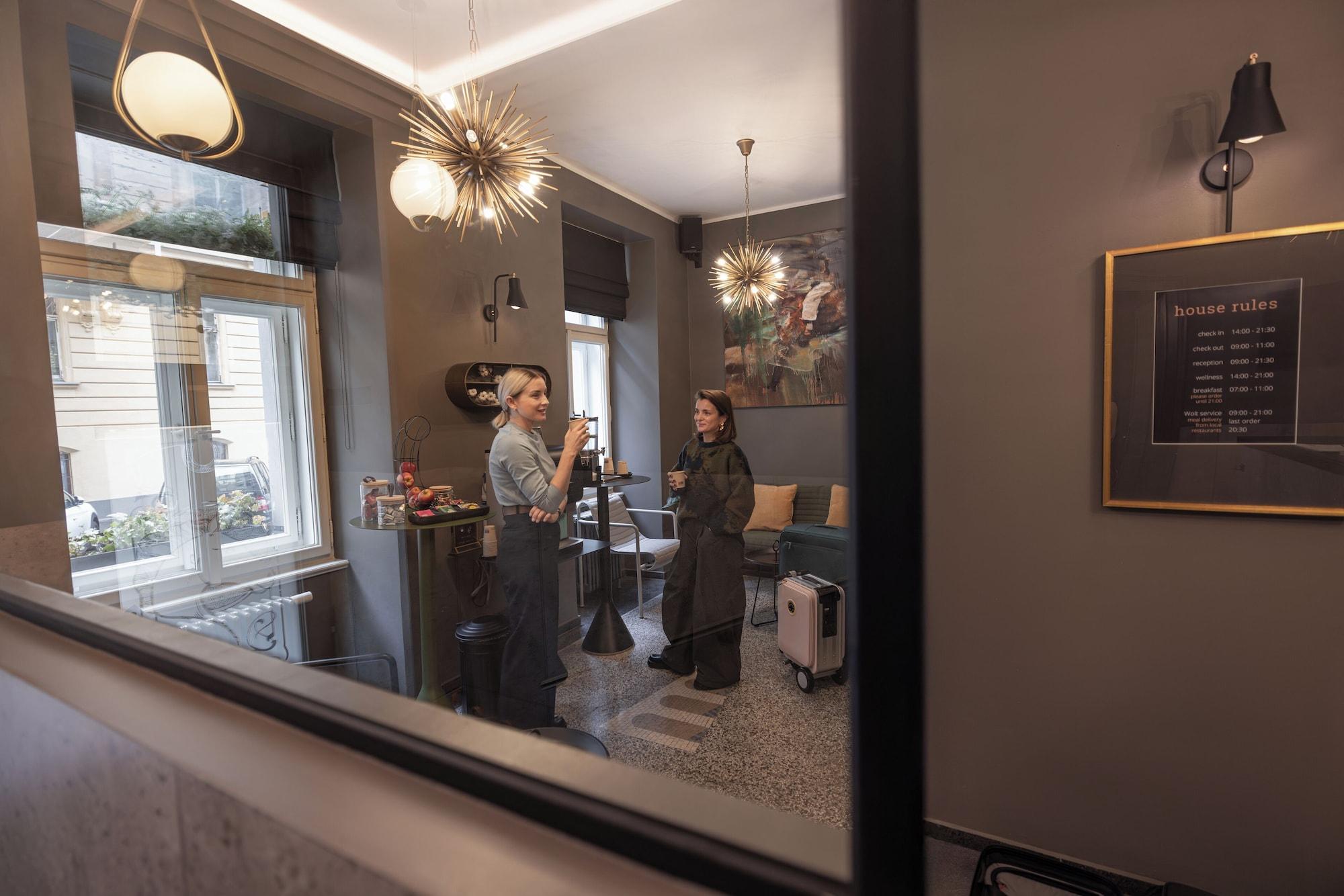 Vista Lobby The Viaduct Suites & More