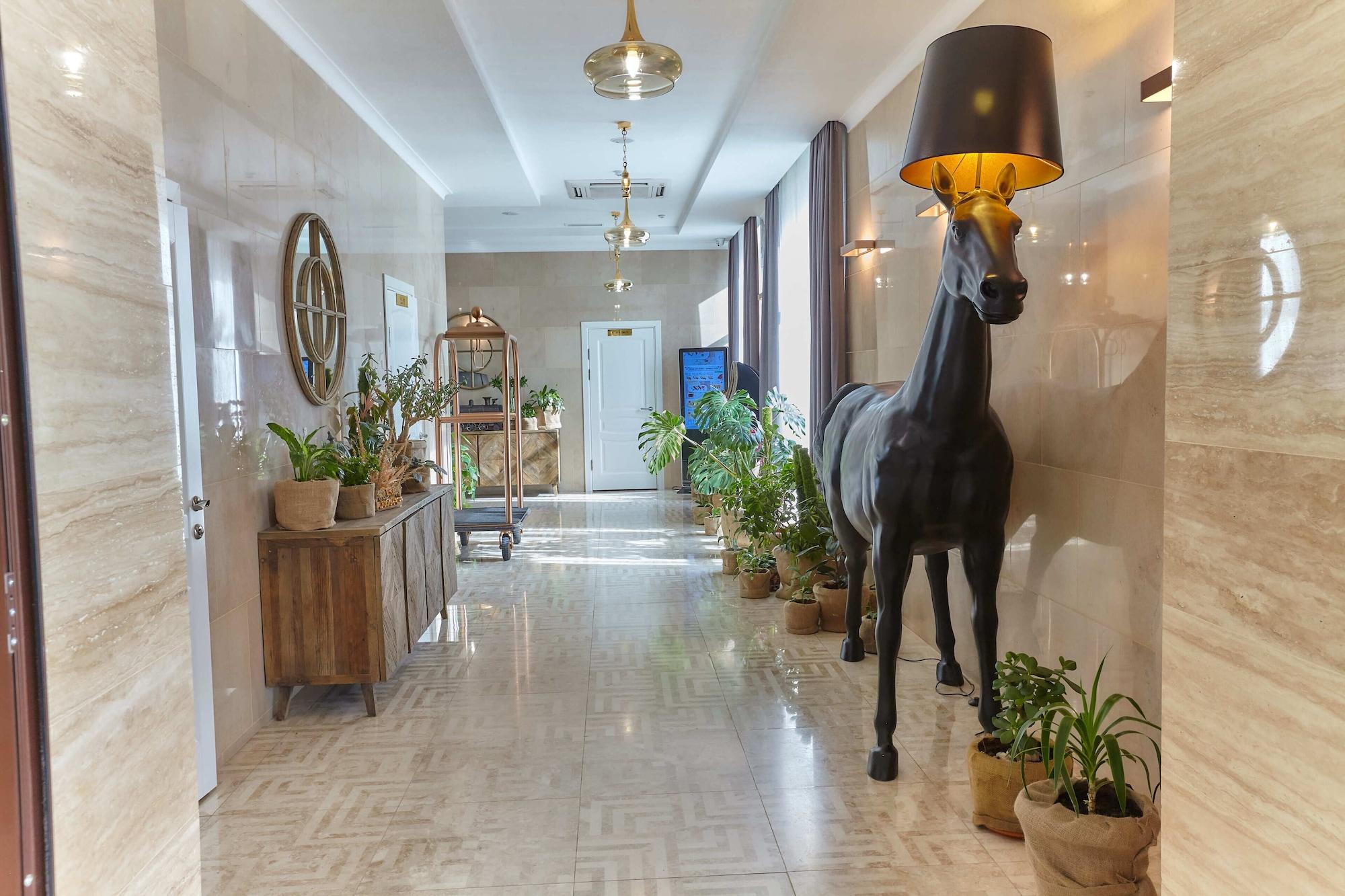 Vista Lobby Garden Hotel