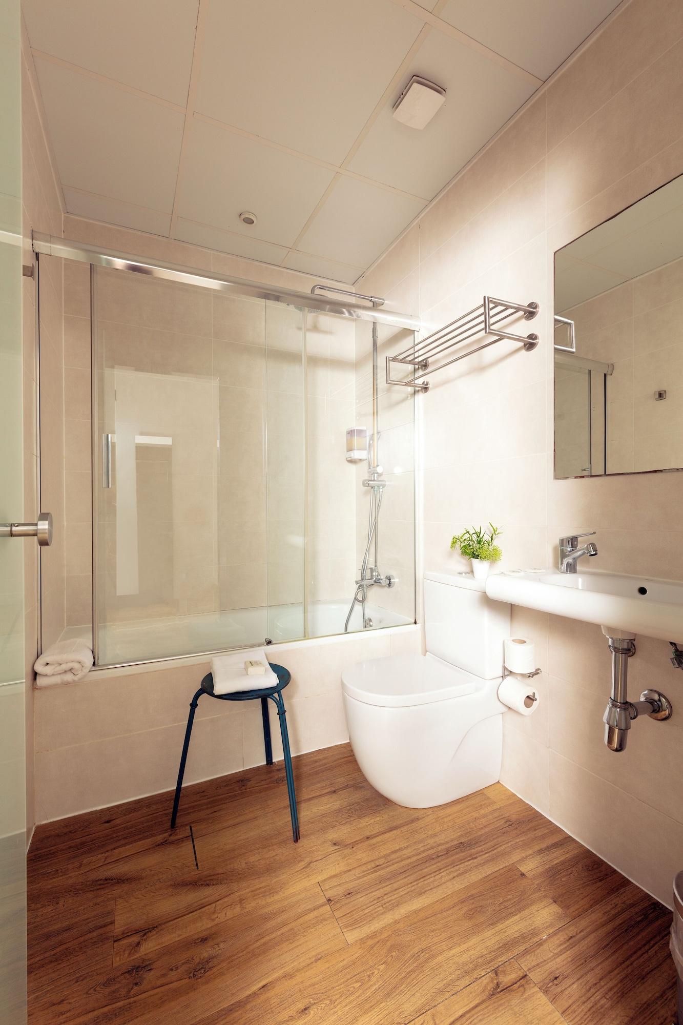 Equipamiento de Habitación Som Nit Born