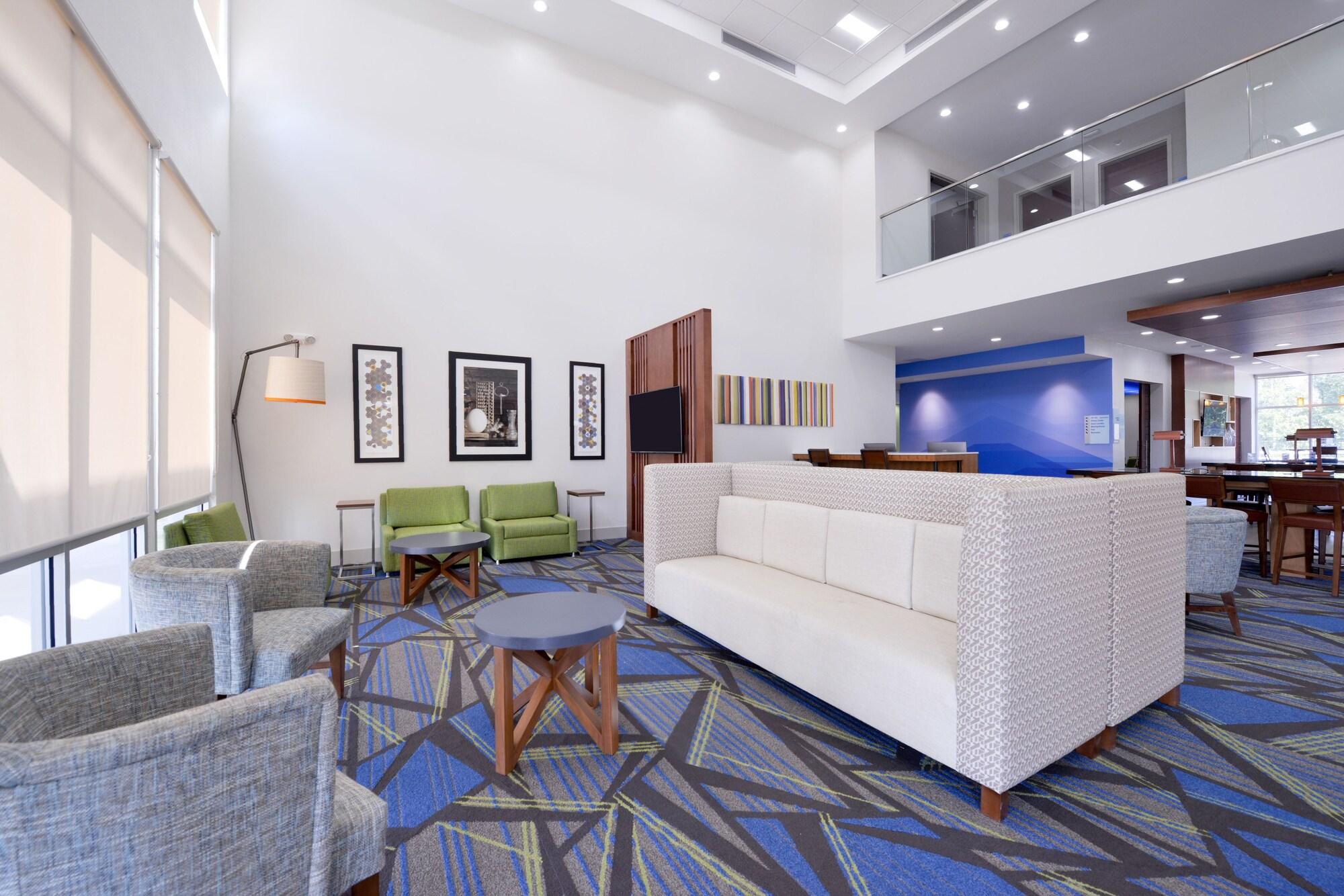 Vista Lobby Holiday Inn Express - Bethlehem by IHG