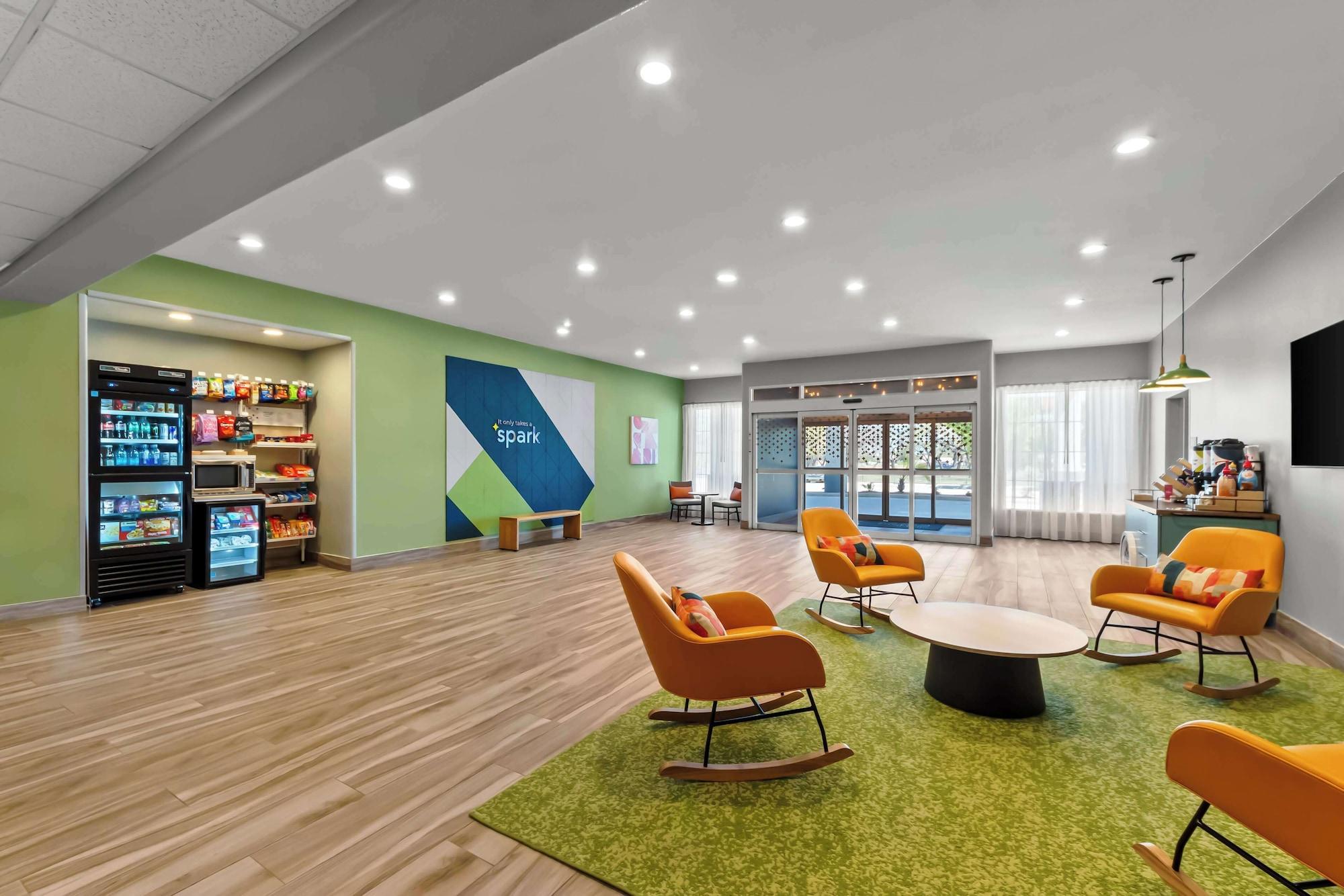 Vista Lobby Spark by Hilton Selma