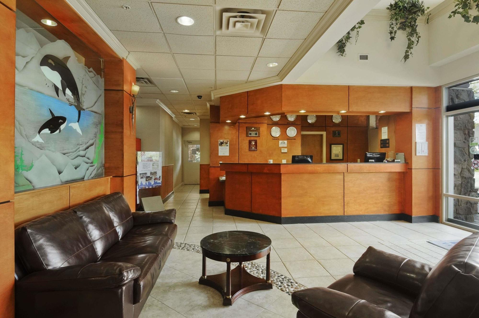 Vista Lobby Days Inn by Wyndham Vancouver Airport