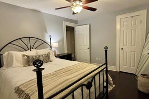 Alquiler Vacacional - Beach-Walkable Milford Retreat with Fireplace, Home Theater & Peloton