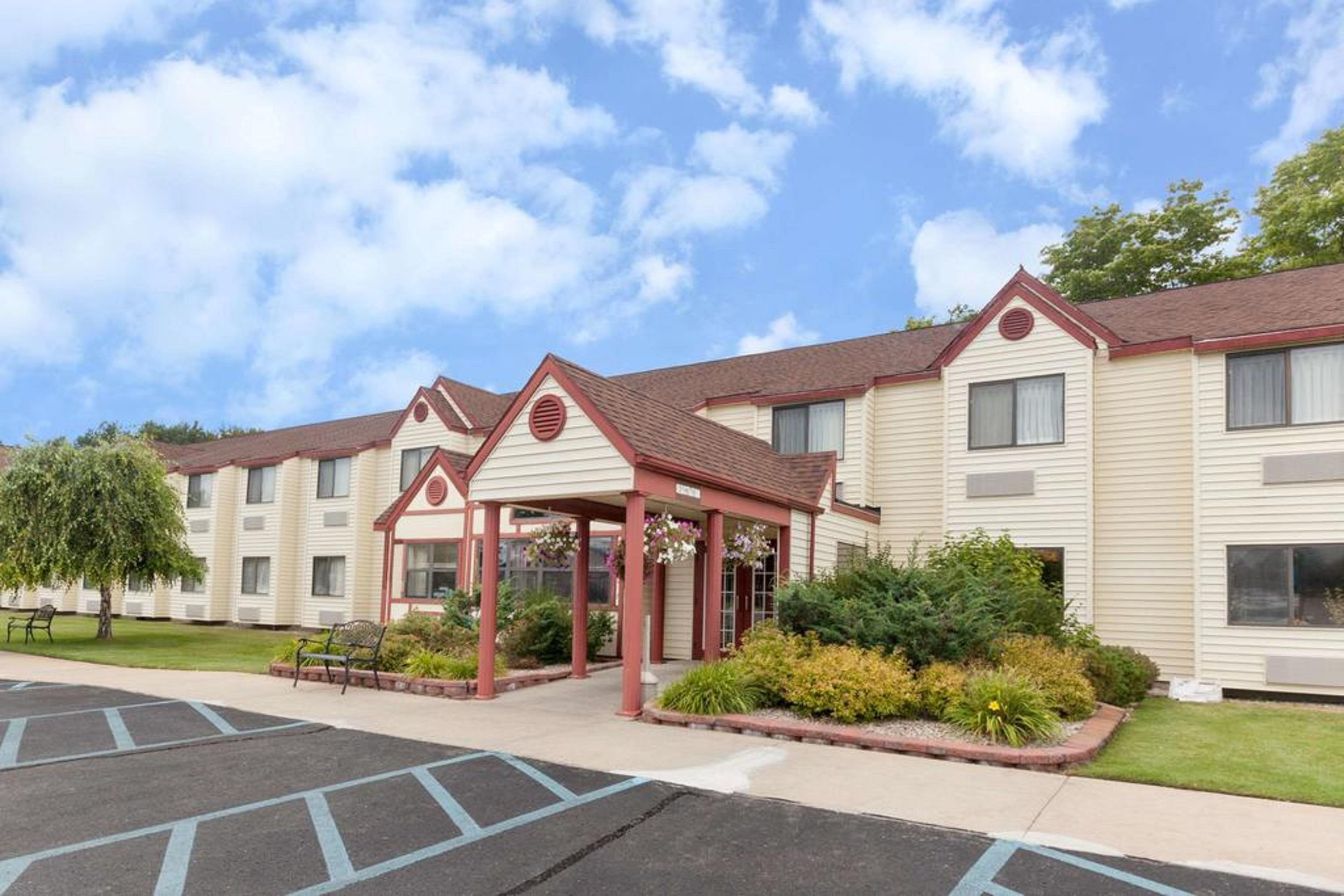 Vista Exterior Baymont by Wyndham Gaylord