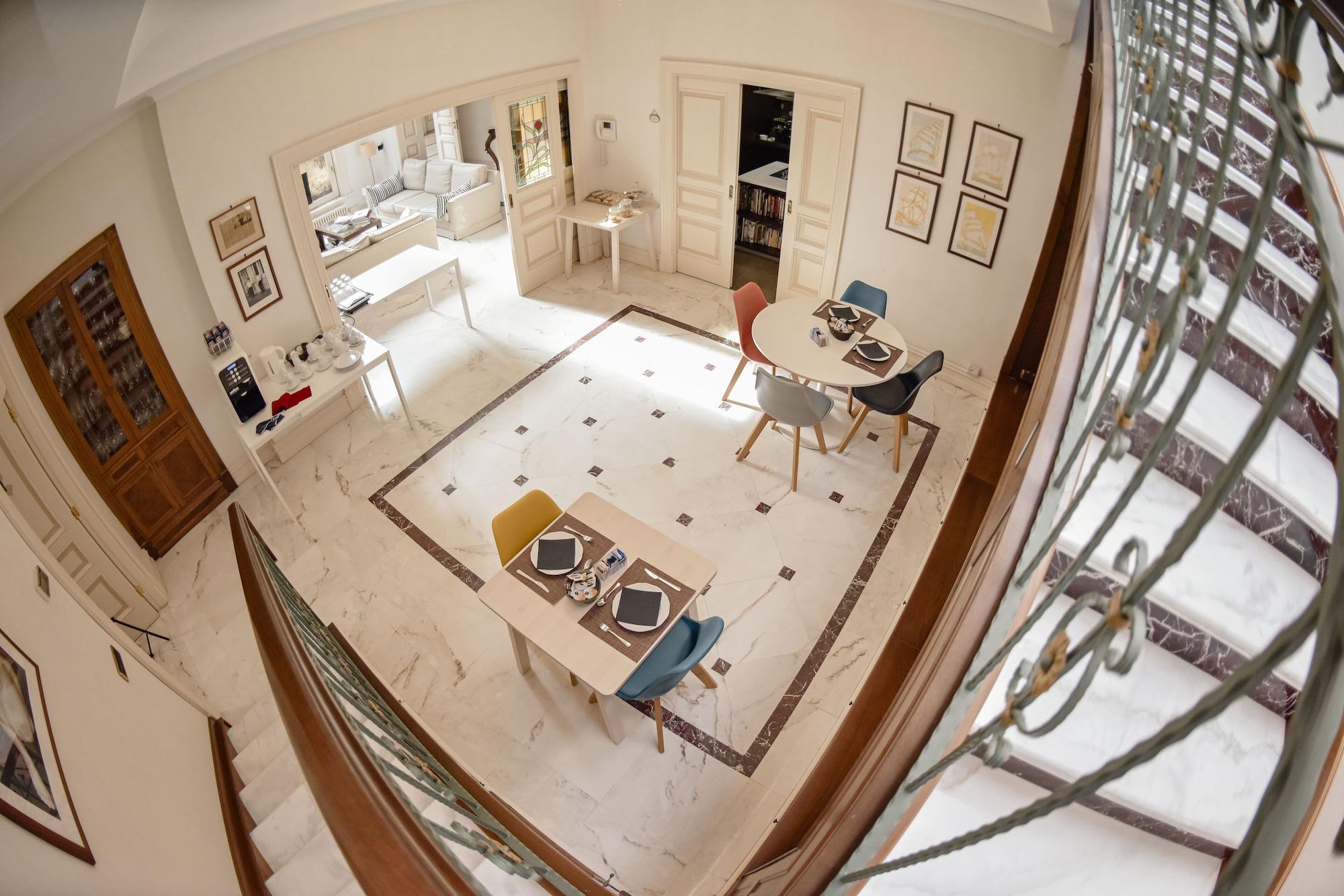 Restaurant Al Centro Luxury Home