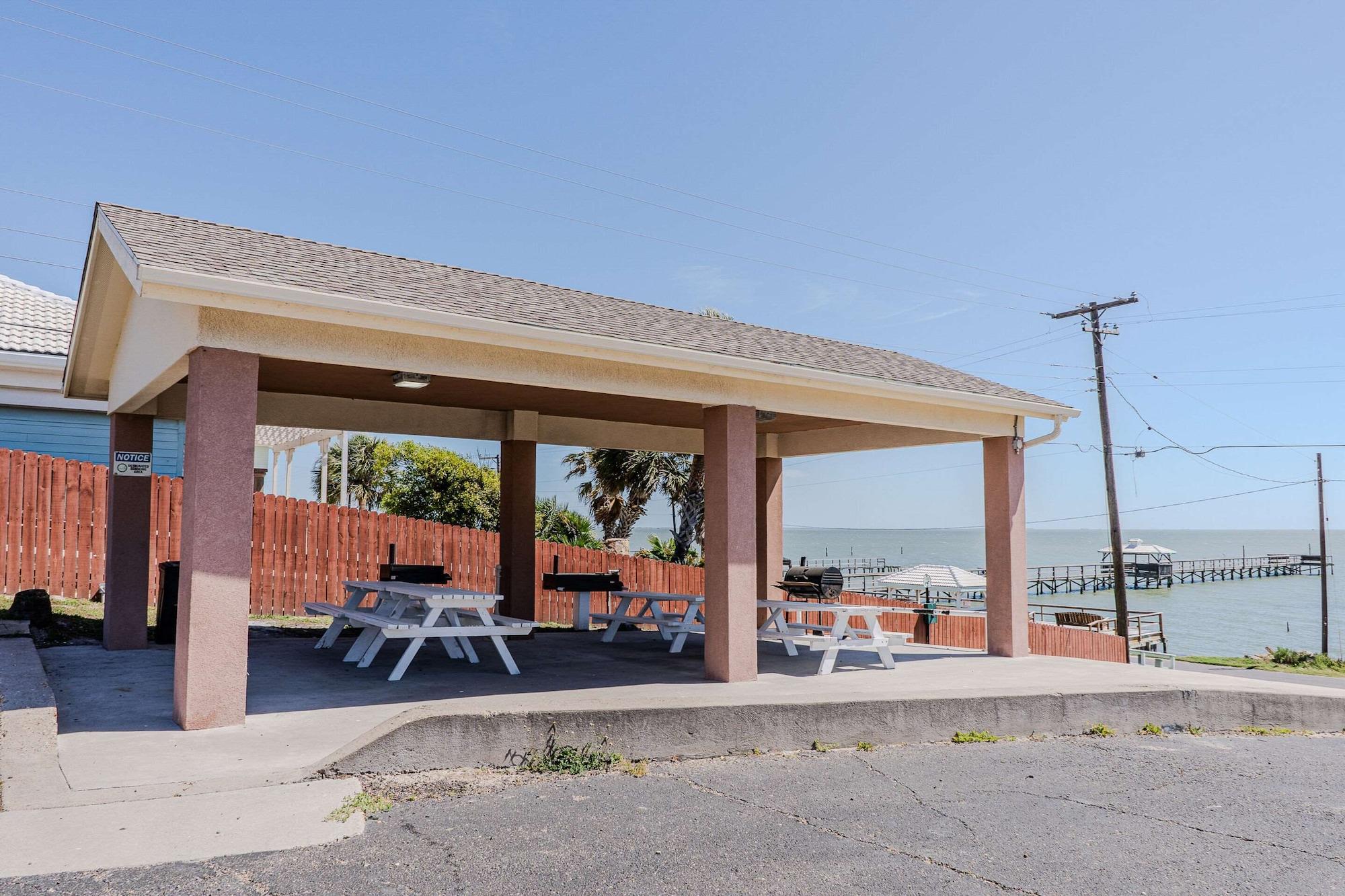 Vista Exterior Quality Inn Rockport on Aransas Bay