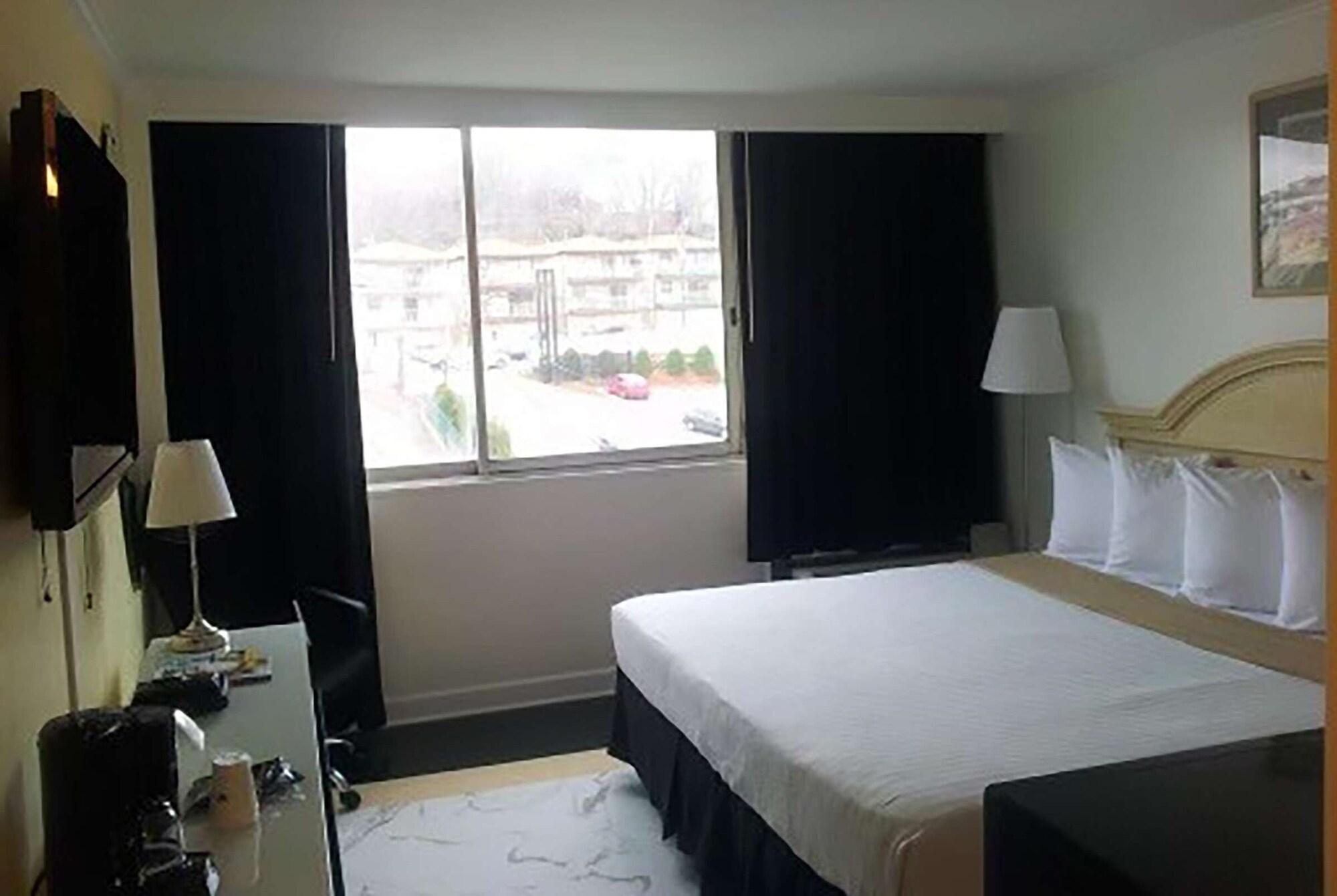 Varios Ramada by Wyndham North Bergen