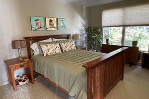 Alquiler Vacacional - Adorable cottage w/ ocean views, redwoods, and a hot tub. Pets OK!