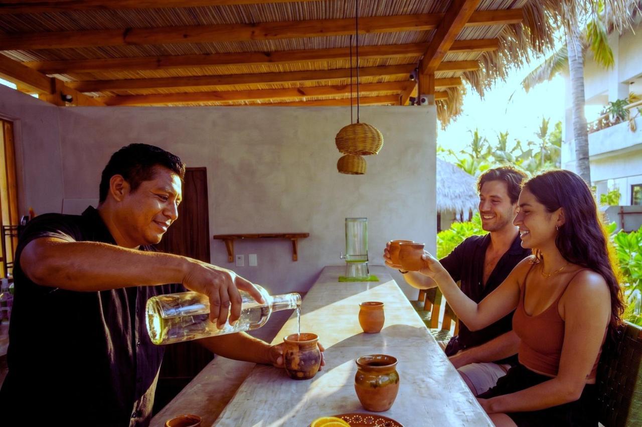 Bar/Salón Casa Leah Puerto Escondido