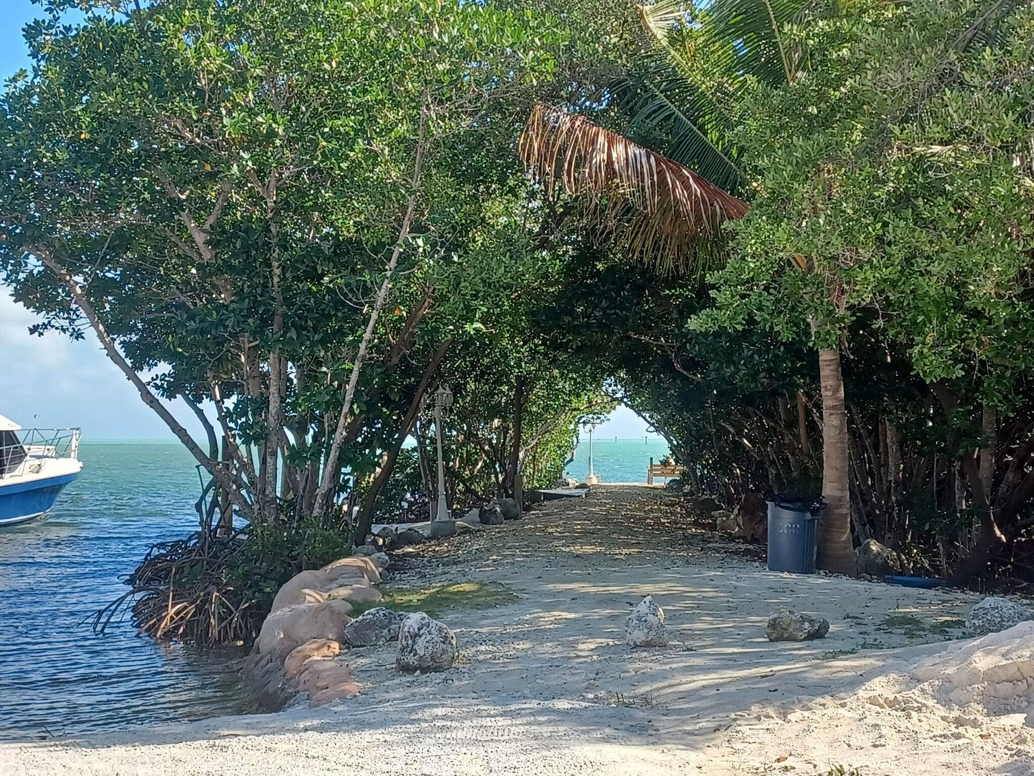 Vista Exterior Coconut Cove Resort and Marina