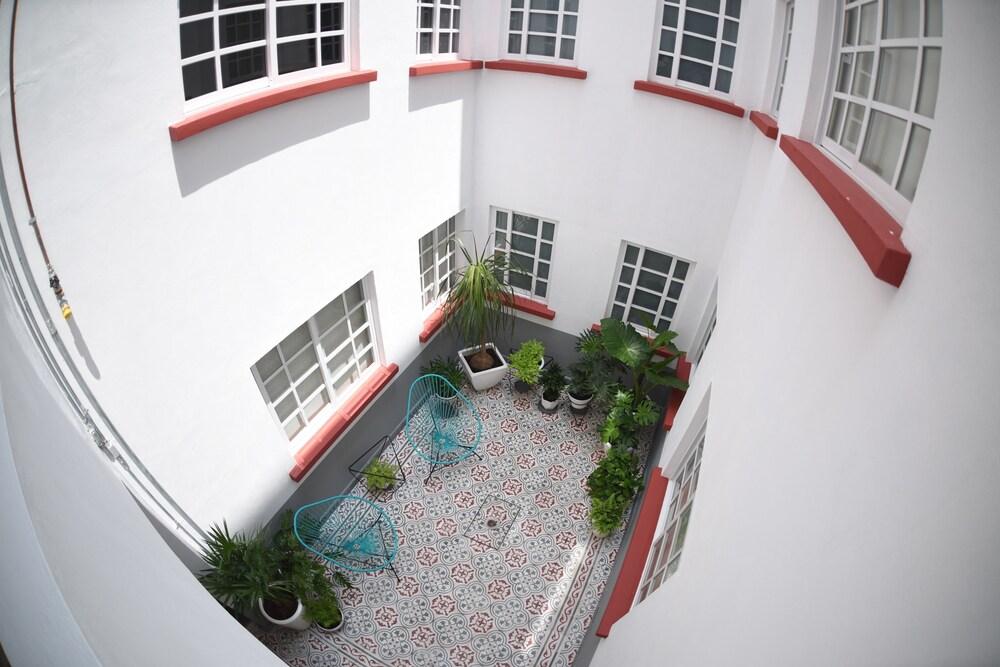 Hotel OM 686 Urban Lofts