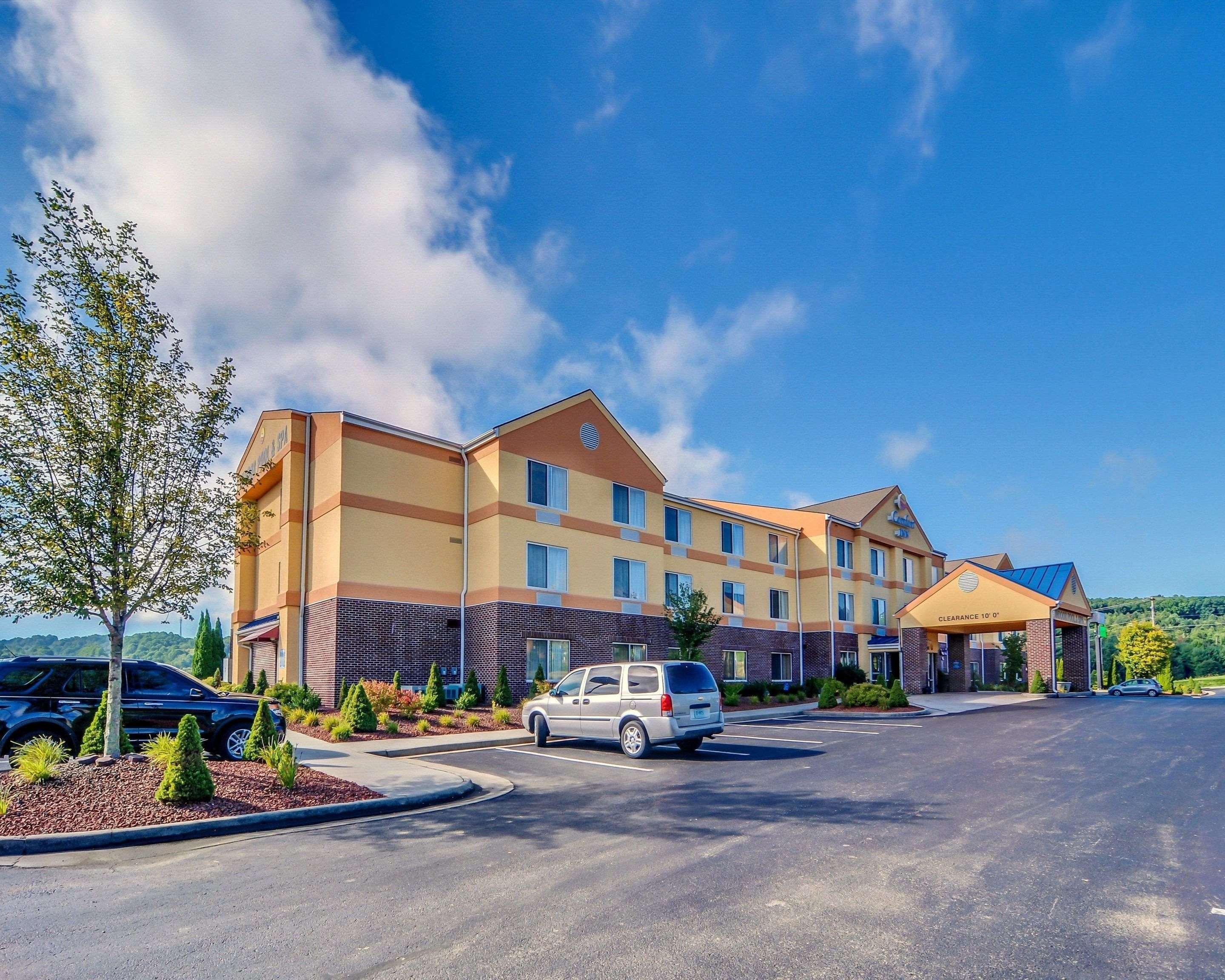 Vista Exterior Comfort Inn & Suites Hillsville I-77