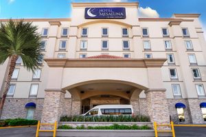 Alojamiento - Hotel Mesaluna Near American Consulate