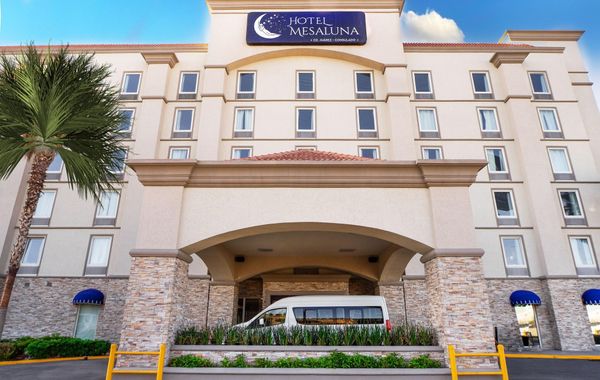 Hotel Mesaluna Near American Consulate