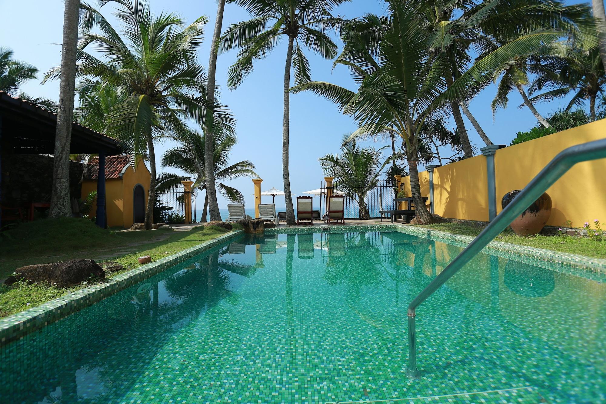 Vista Piscina Villa Kusum