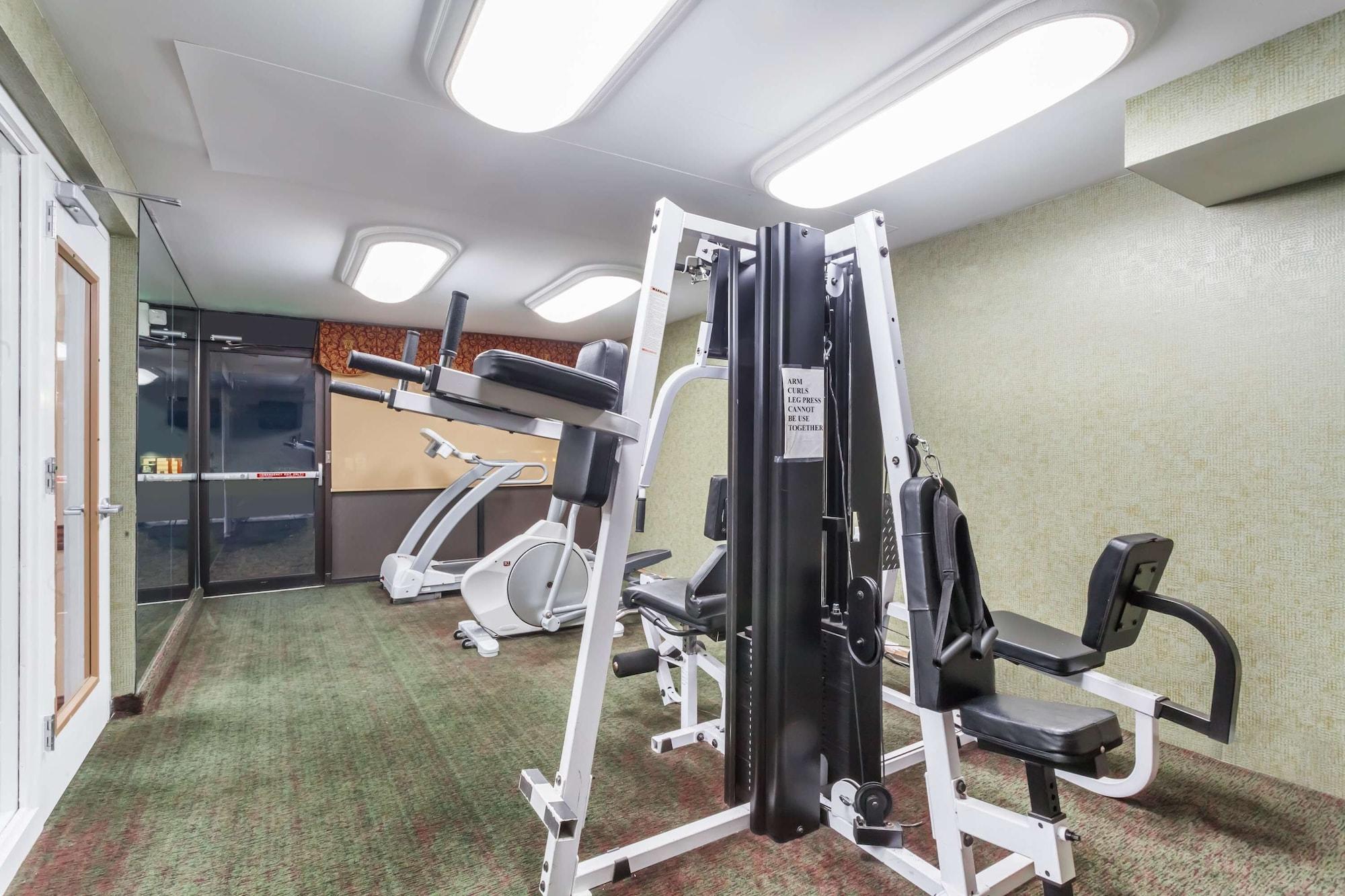 Gimnasio Ramada Hotel & Conference Center by Wyndham Edgewood