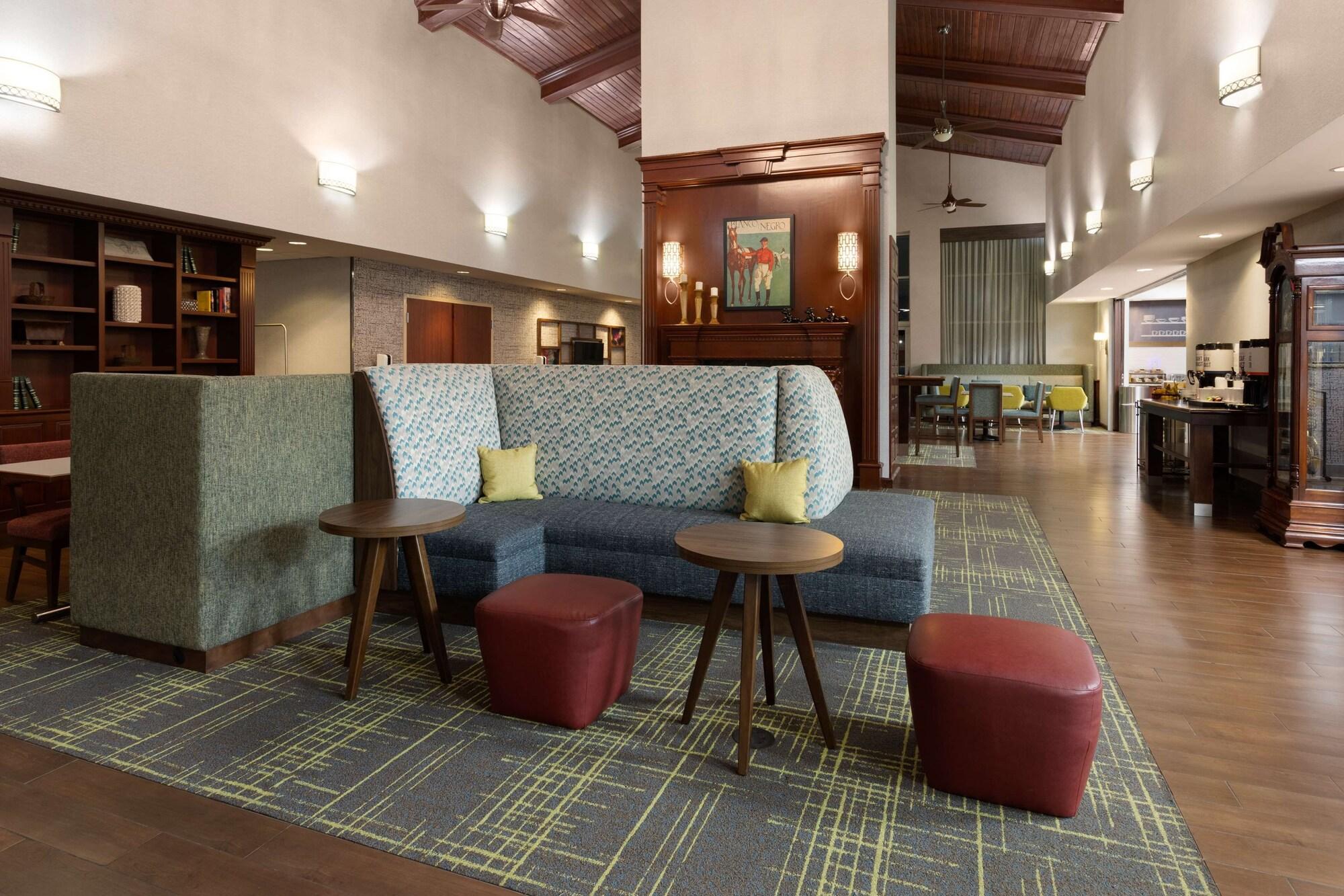 Vista Lobby Hampton Inn & Suites Scottsburg