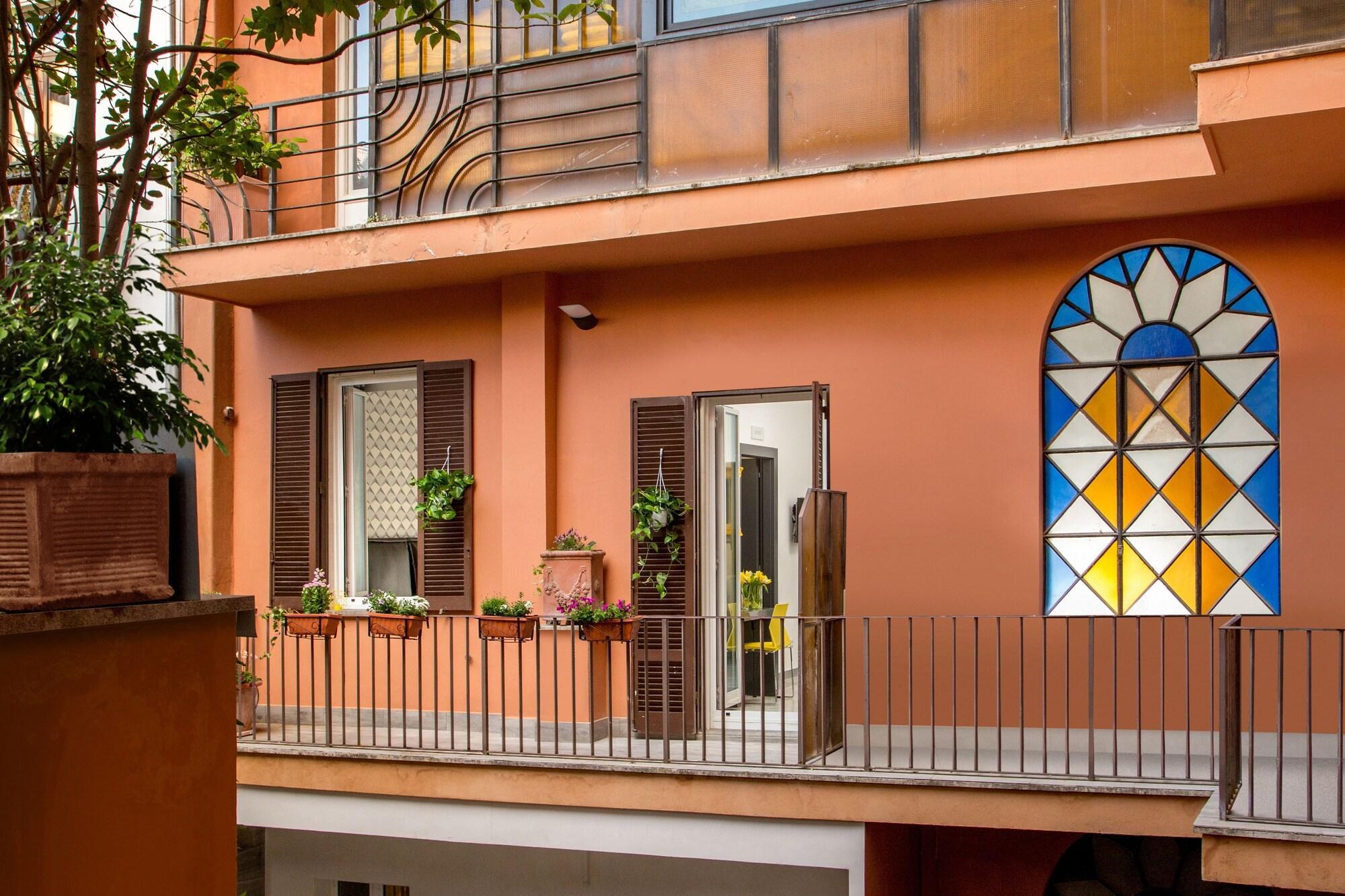 Vista Exterior GCF Luxury Suites, Guest House
