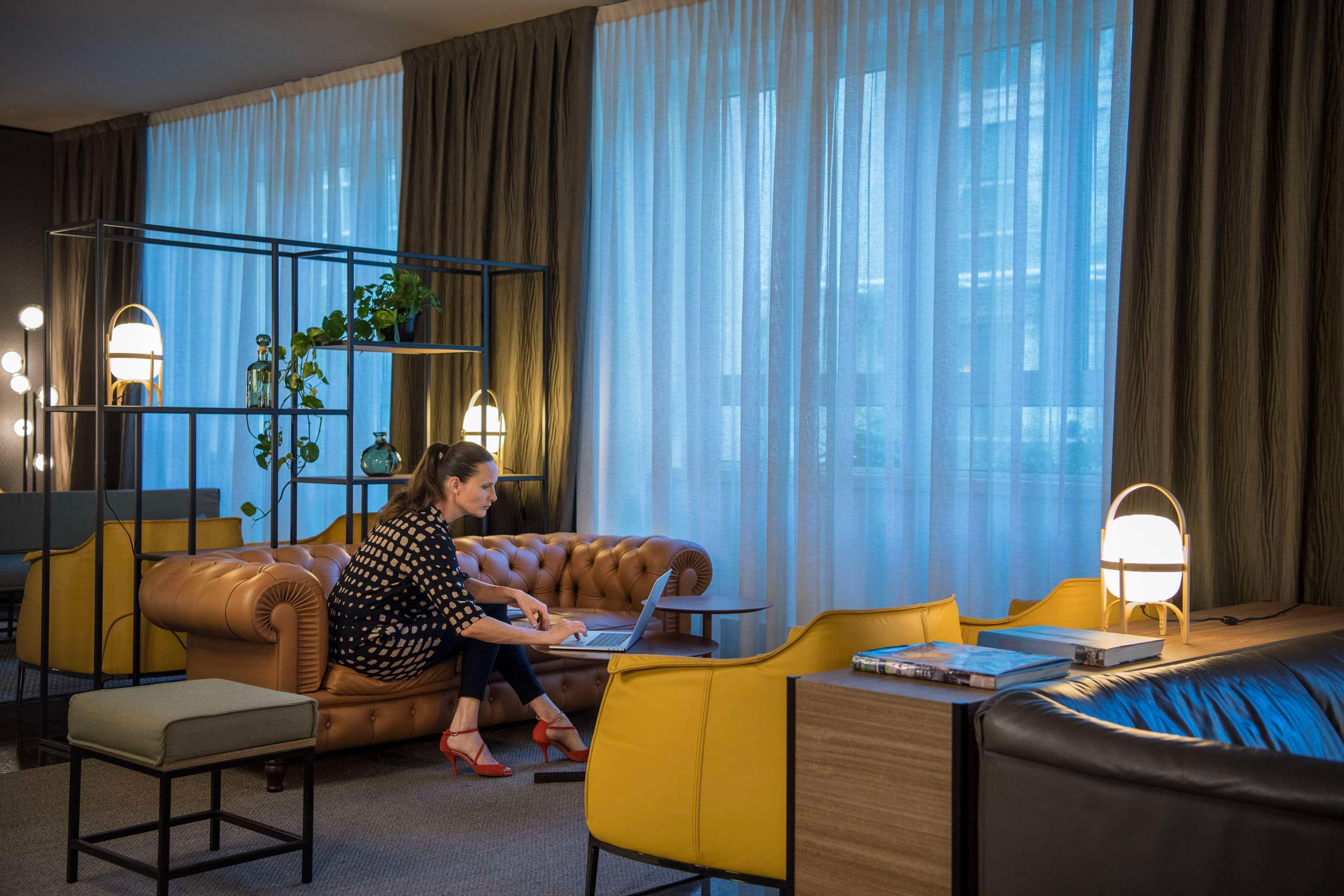 Vista Lobby UNA Hotels Century Milano