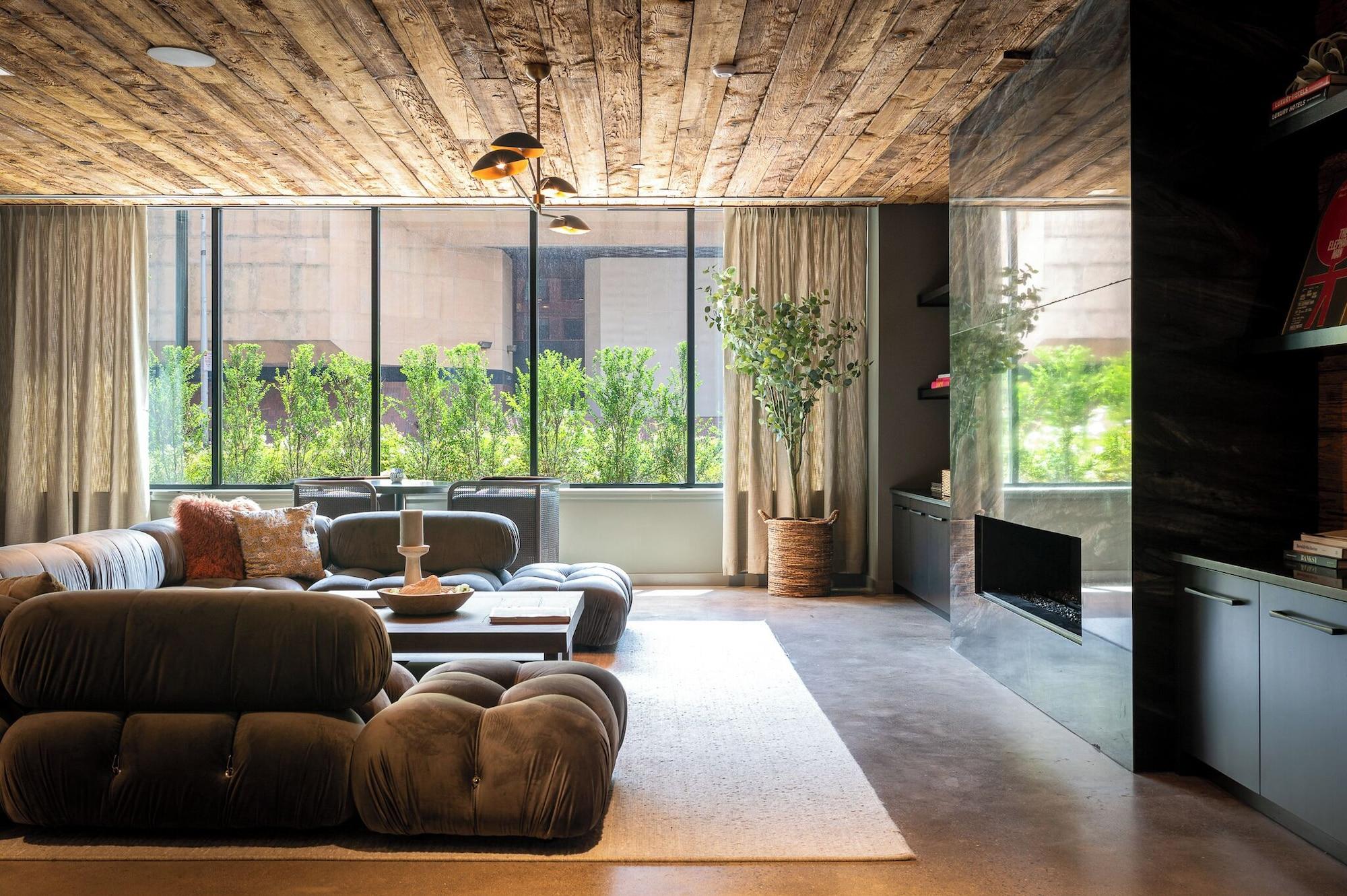 Bar/Salón Luxury Apartments by Hyatus at The Asher