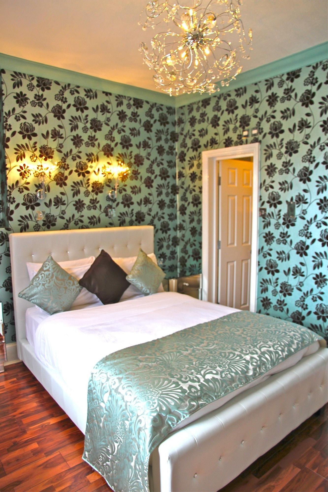 Varios Crompton Guest House