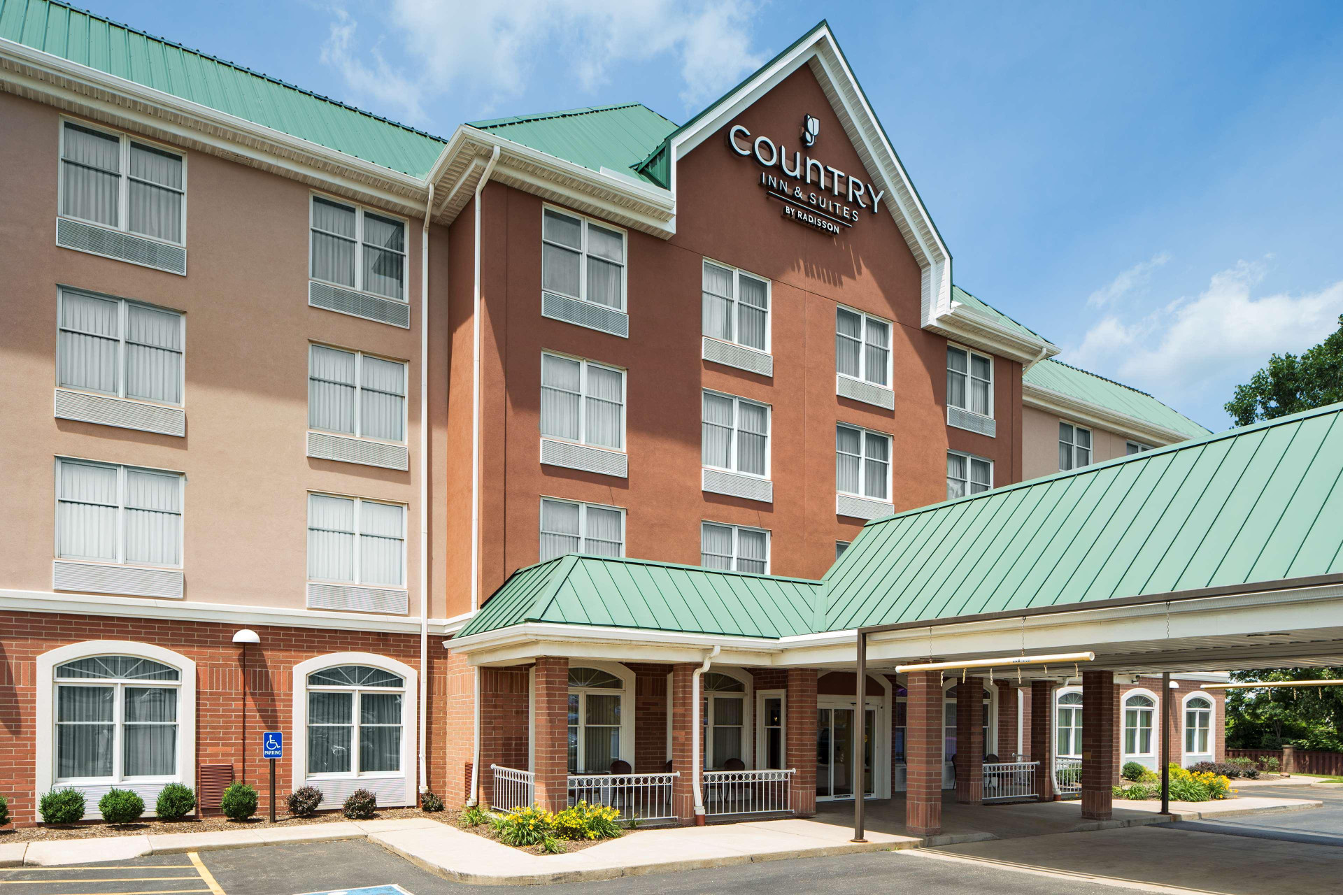Vista Exterior Country Inn Suites By Radisson Cuyahoga Falls Oh
