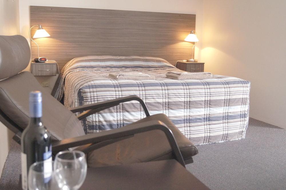 Varios Motel River Bend