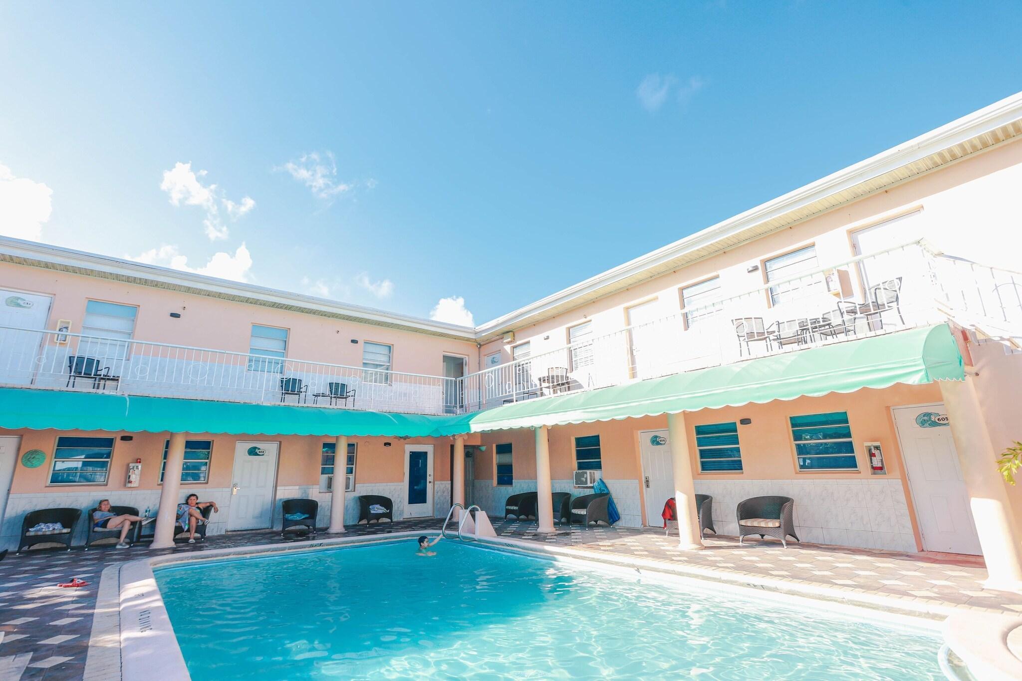 Vista Piscina Hollywood Beach Blue Wave