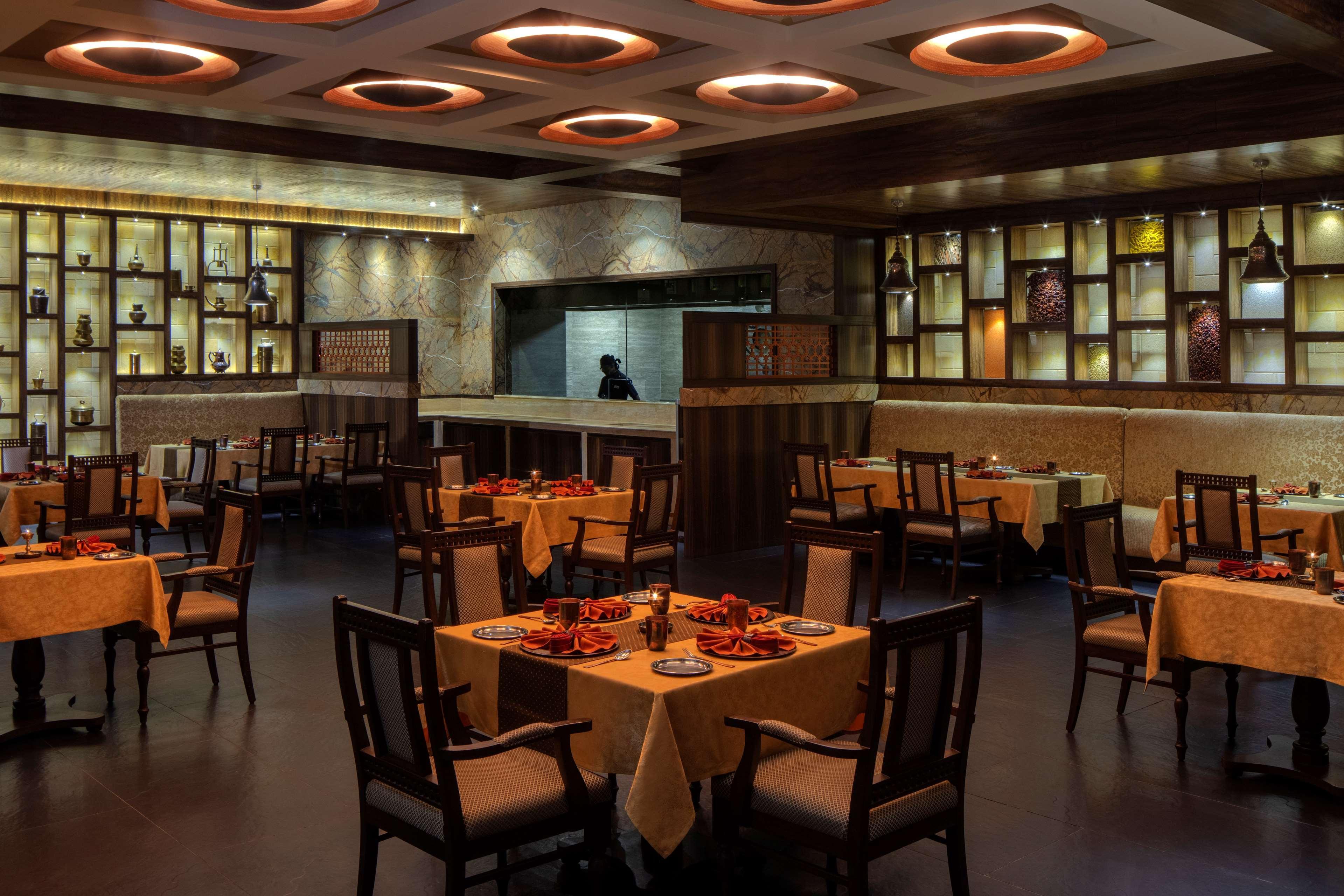 Restaurant Radisson Blu Plaza Hotel Mysore