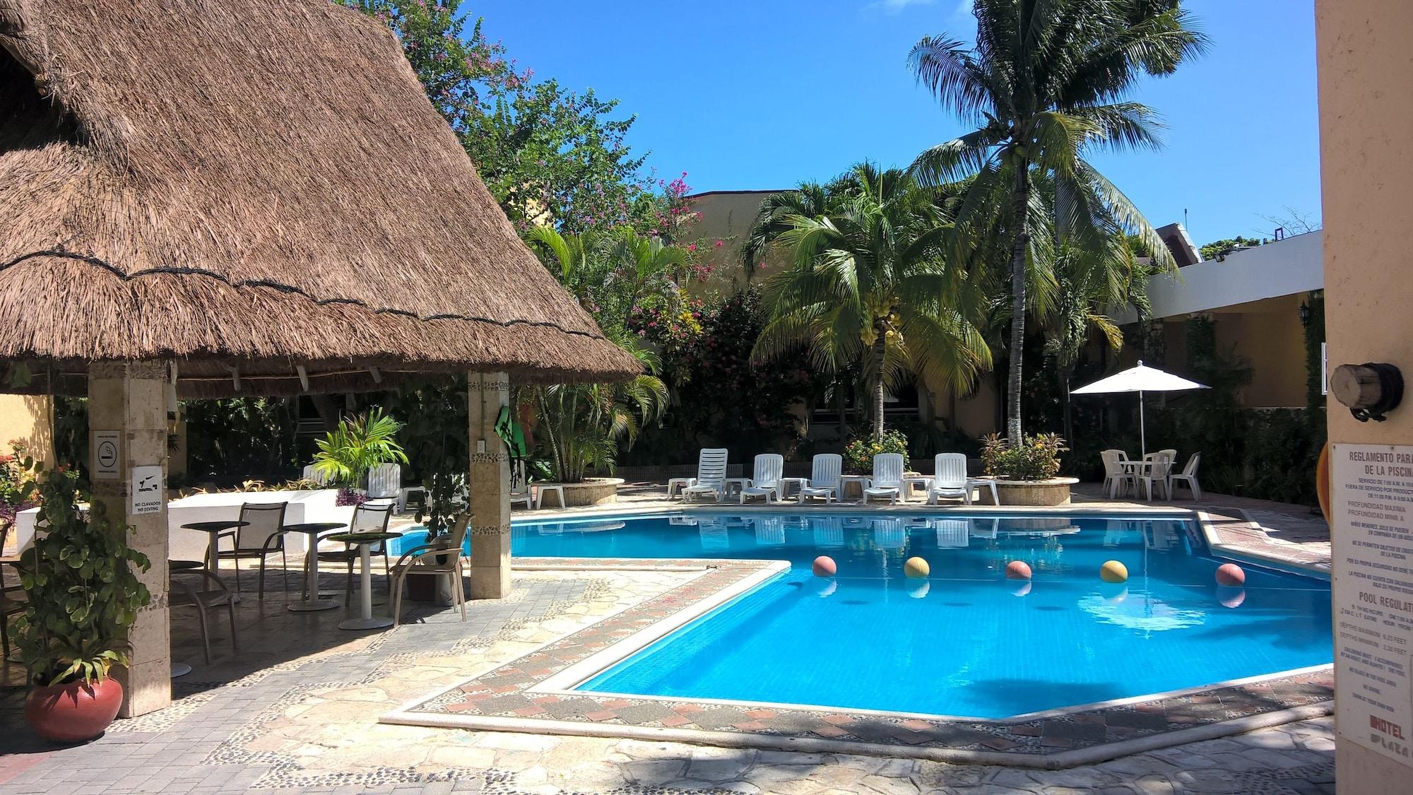 Vista Piscina Hotel Plaza Caribe