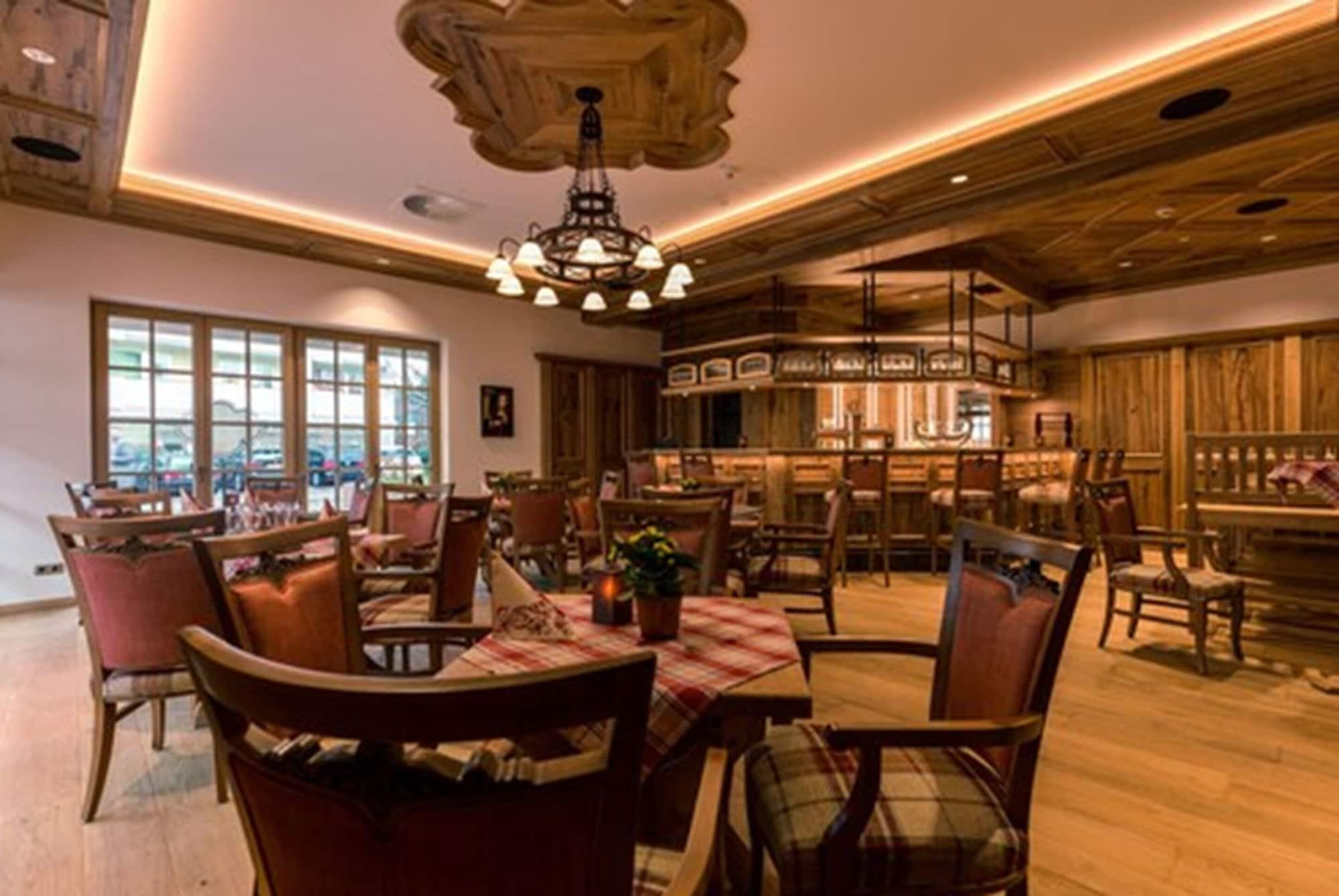 Bar/Salón Hotel & Gaststätte zum Erdinger Weißbräu