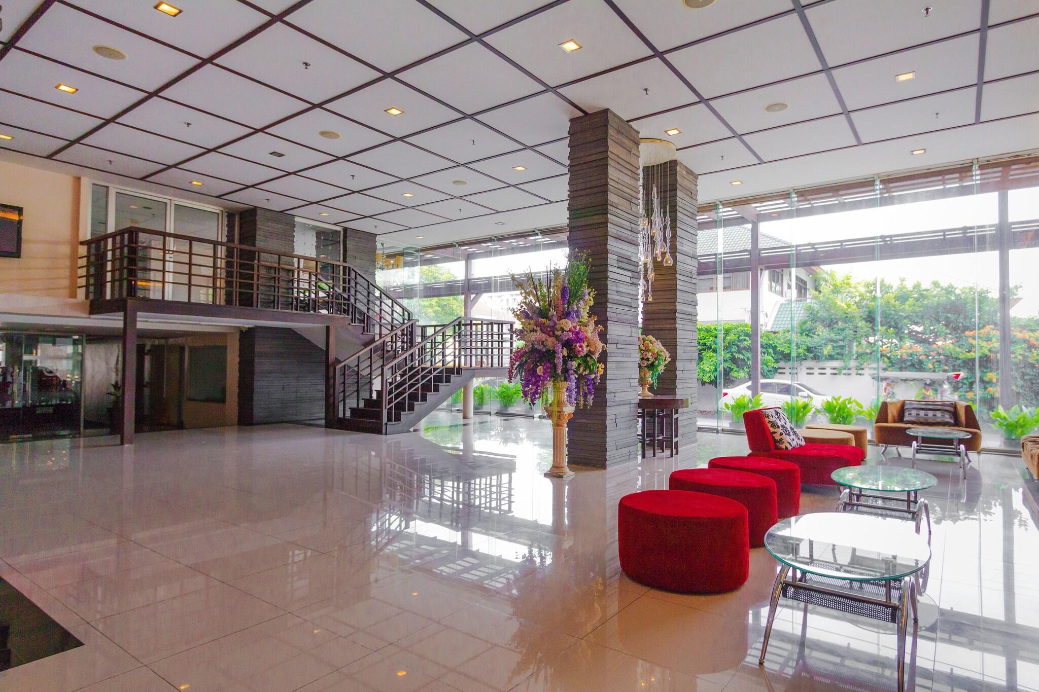 Vista Lobby Mayflower Grande Hotel Chiang Mai