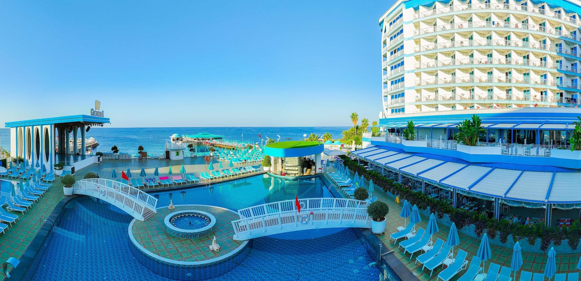 Vista Exterior Granada Luxury Beach - All Inclusive