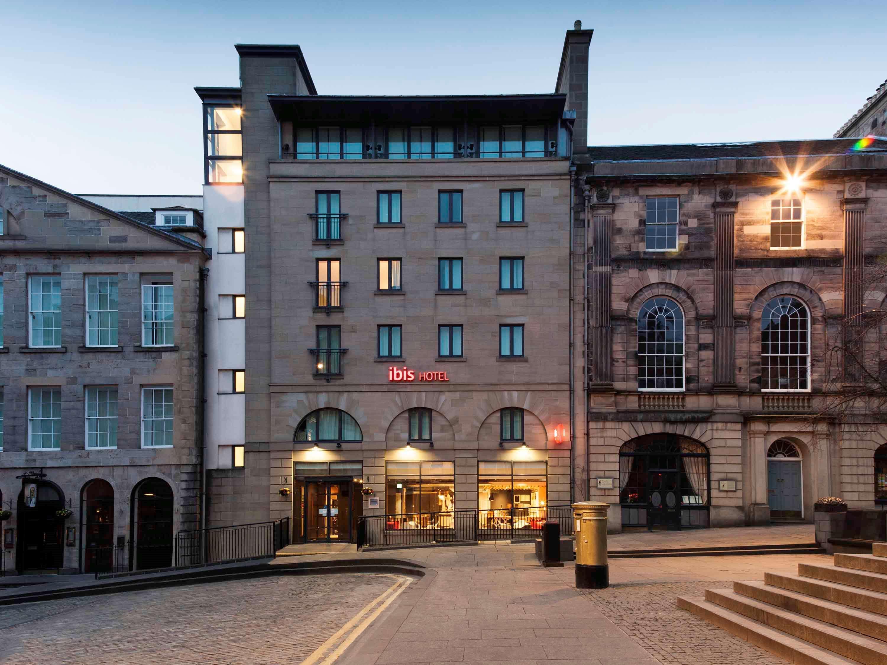 Vista Exterior ibis Edinburgh Centre Royal Mile – Hunter Square