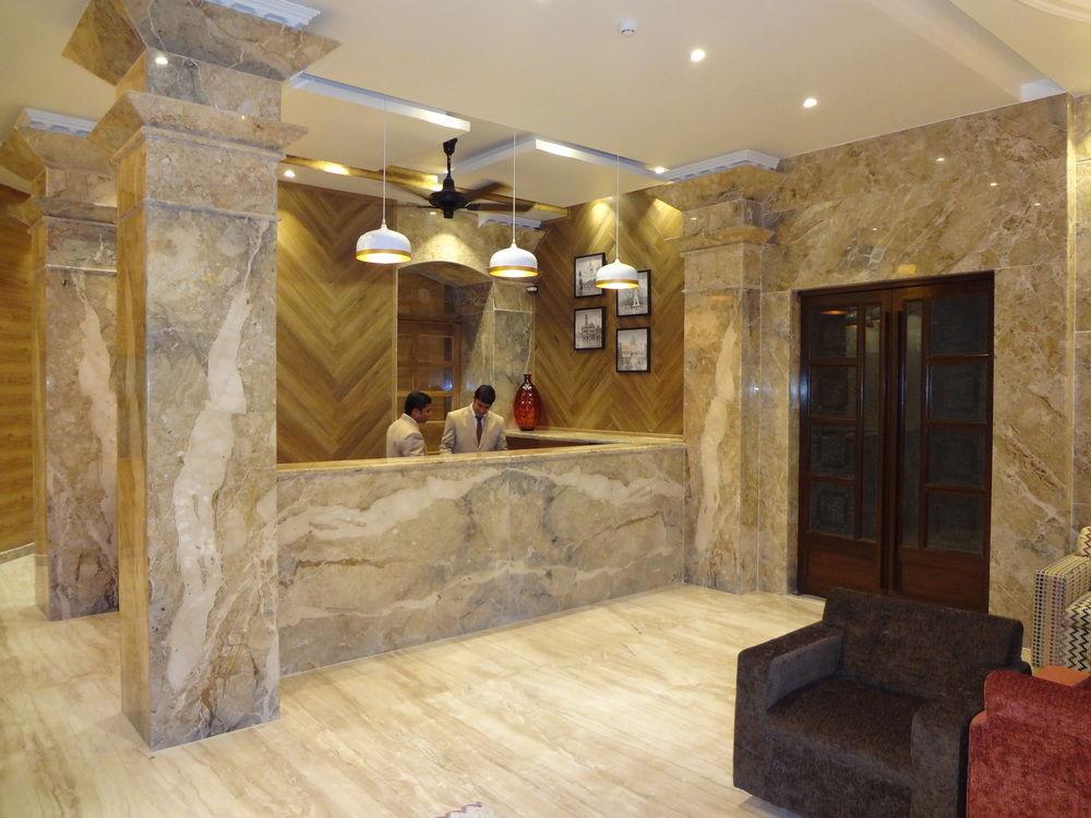 Vista Lobby Grand Hotel, Ballard Estate