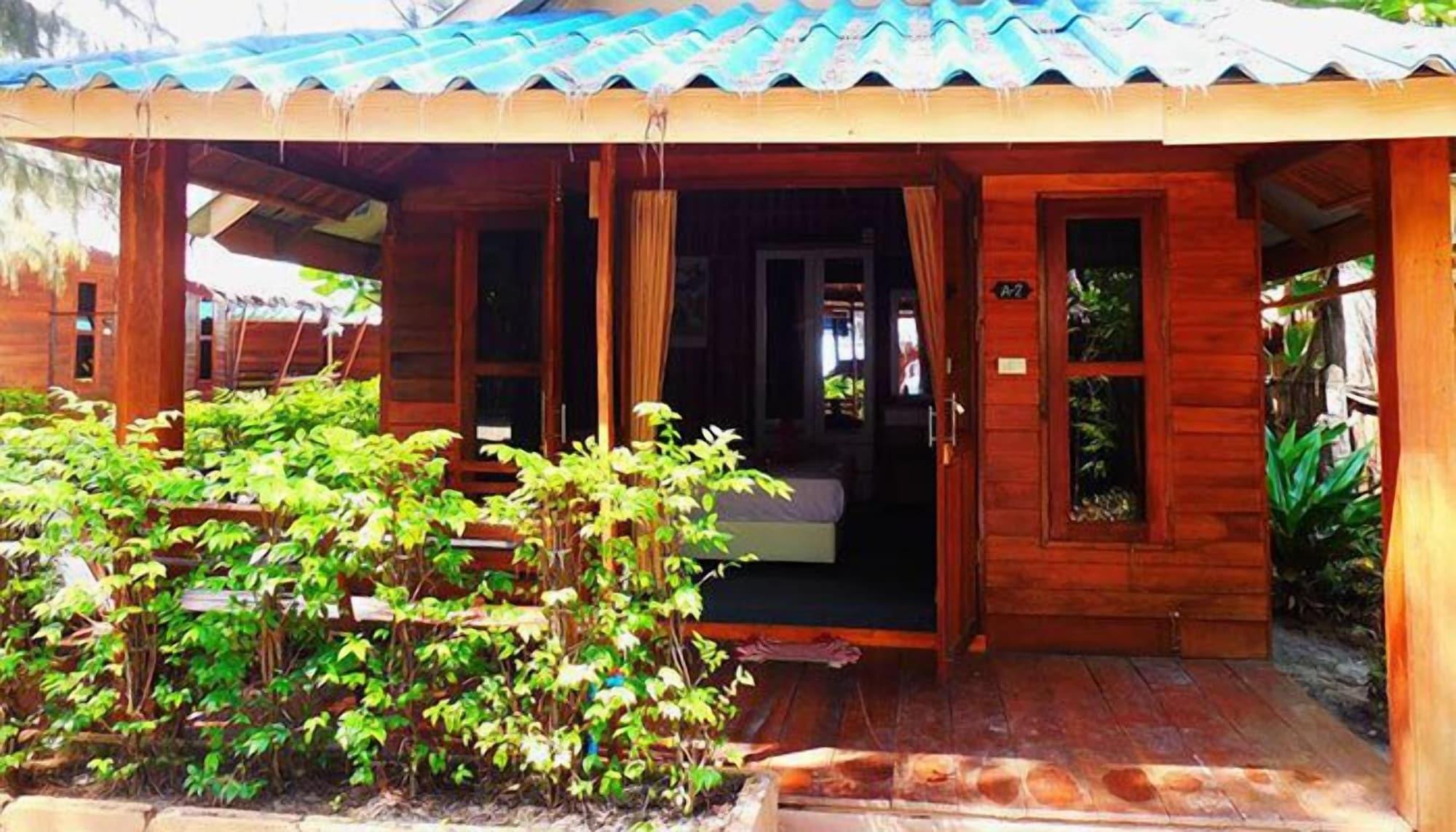 Vista Exterior Zanom Sunrise Beach Resort