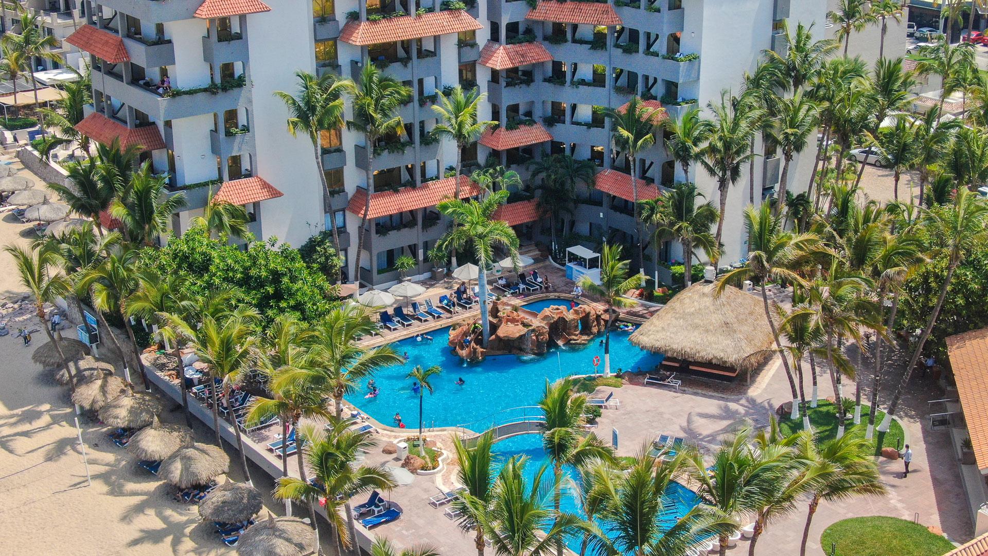 Vista Exterior Luna Palace Hotel and Suites