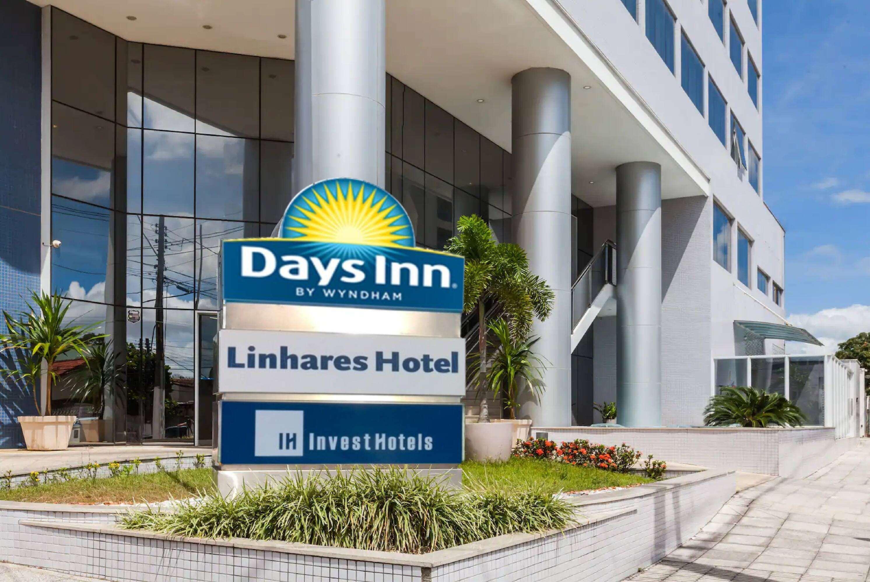 Vista Exterior Days Inn Linhares