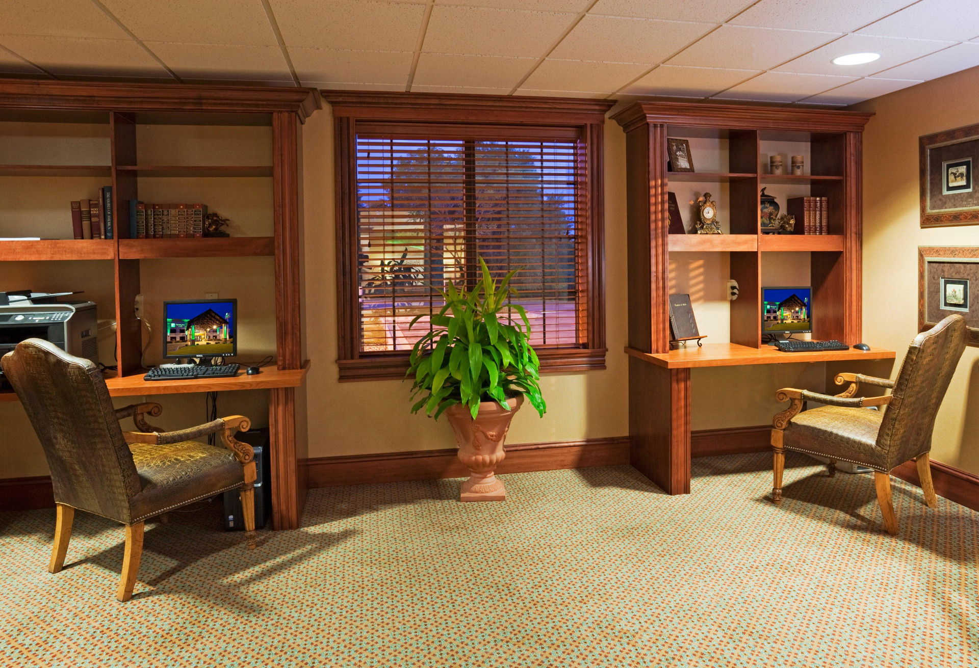 Vista Lobby Holiday Inn Hotel & Suites Minneapolis - Lakeville by IHG