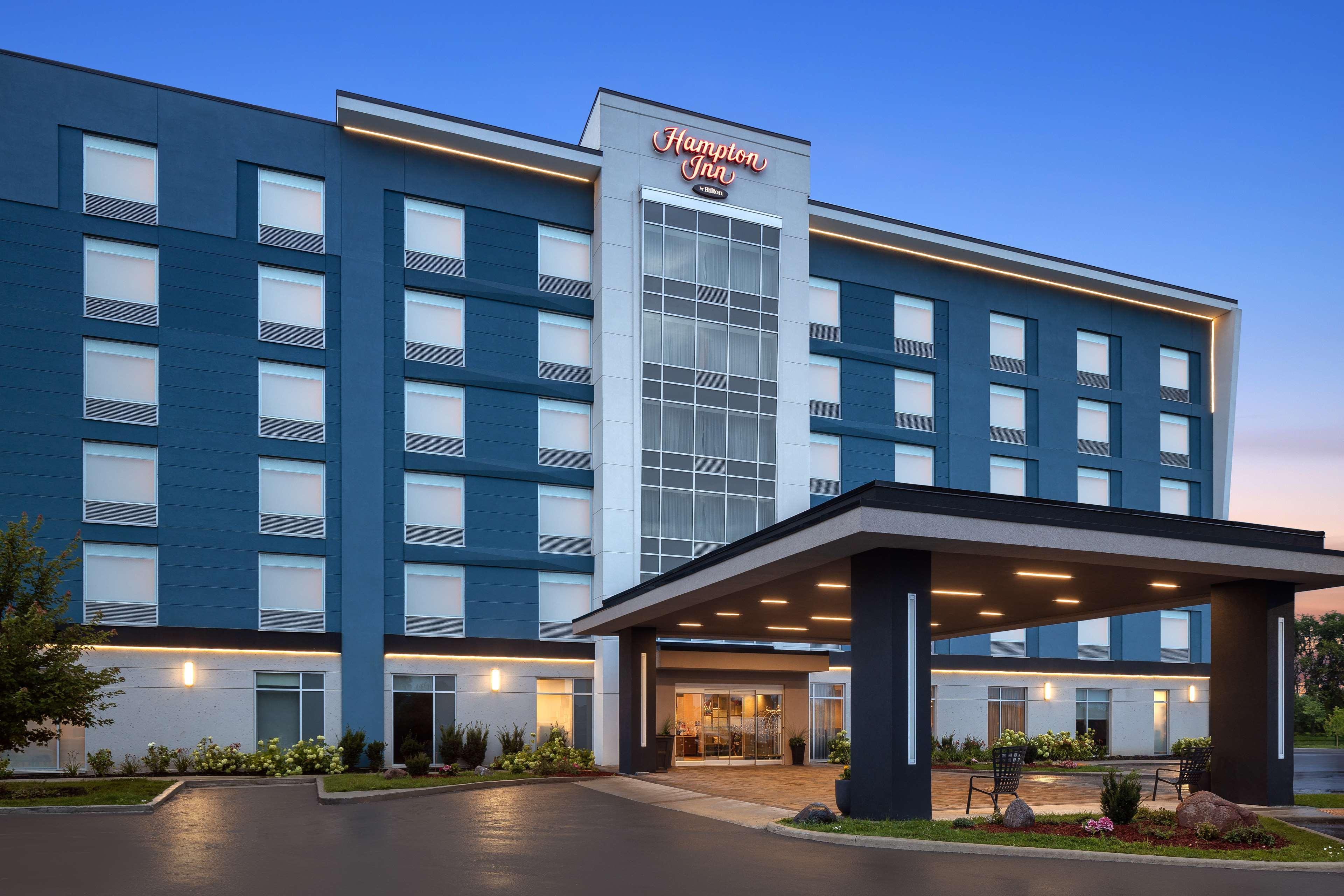 Vista Exterior Hampton Inn by Hilton Kingston