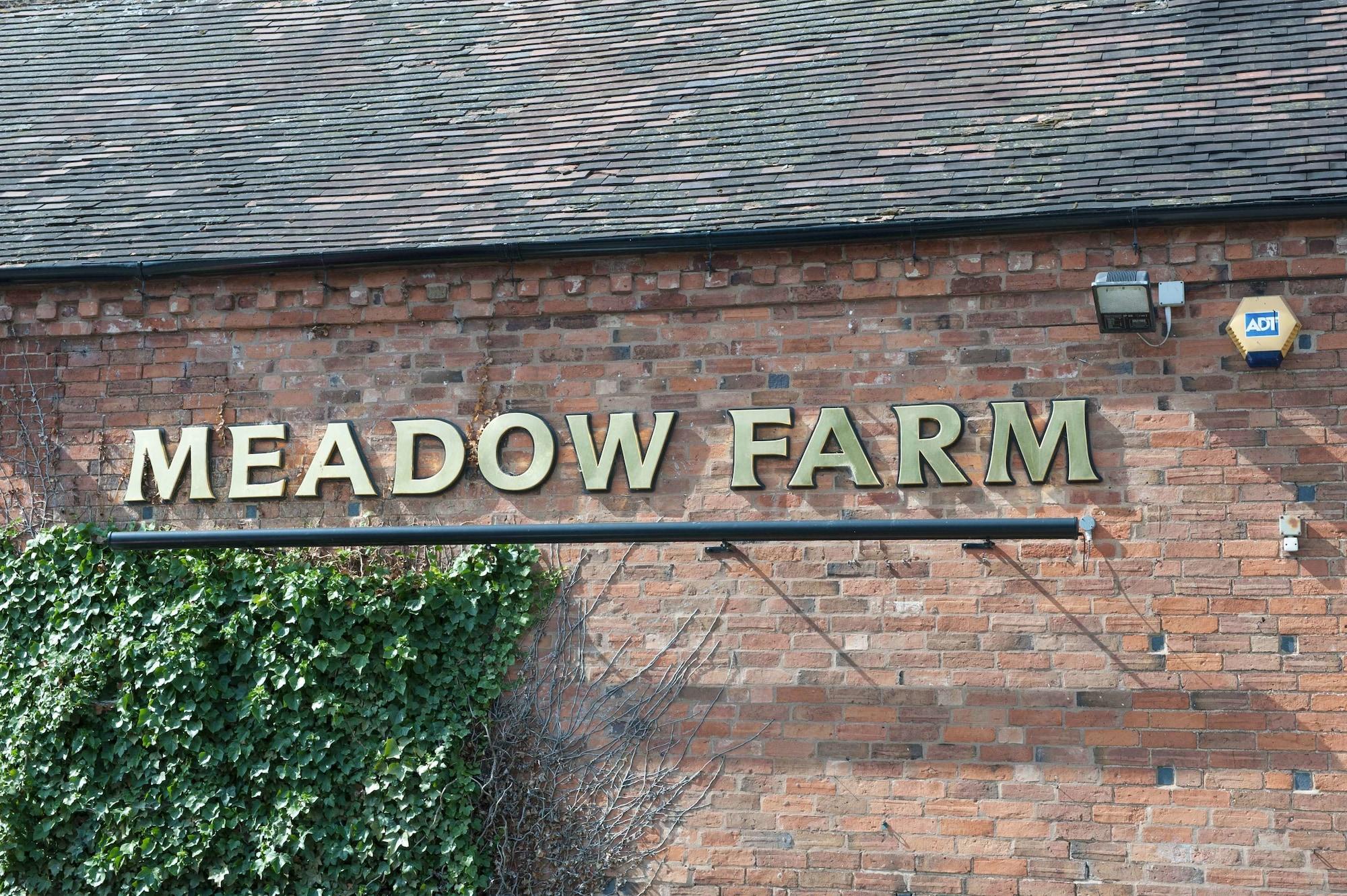 Vista Exterior Meadow Farm, Redditch by Marstons Inns